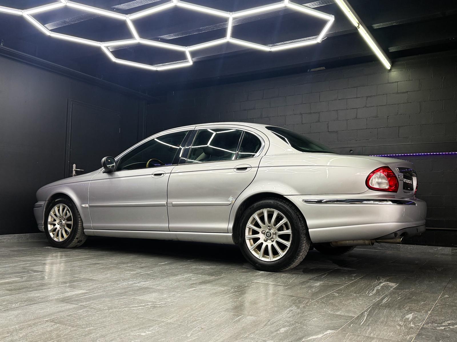 JAGUAR X-Type 3.0 V6 Traction4 Executive-image-4
