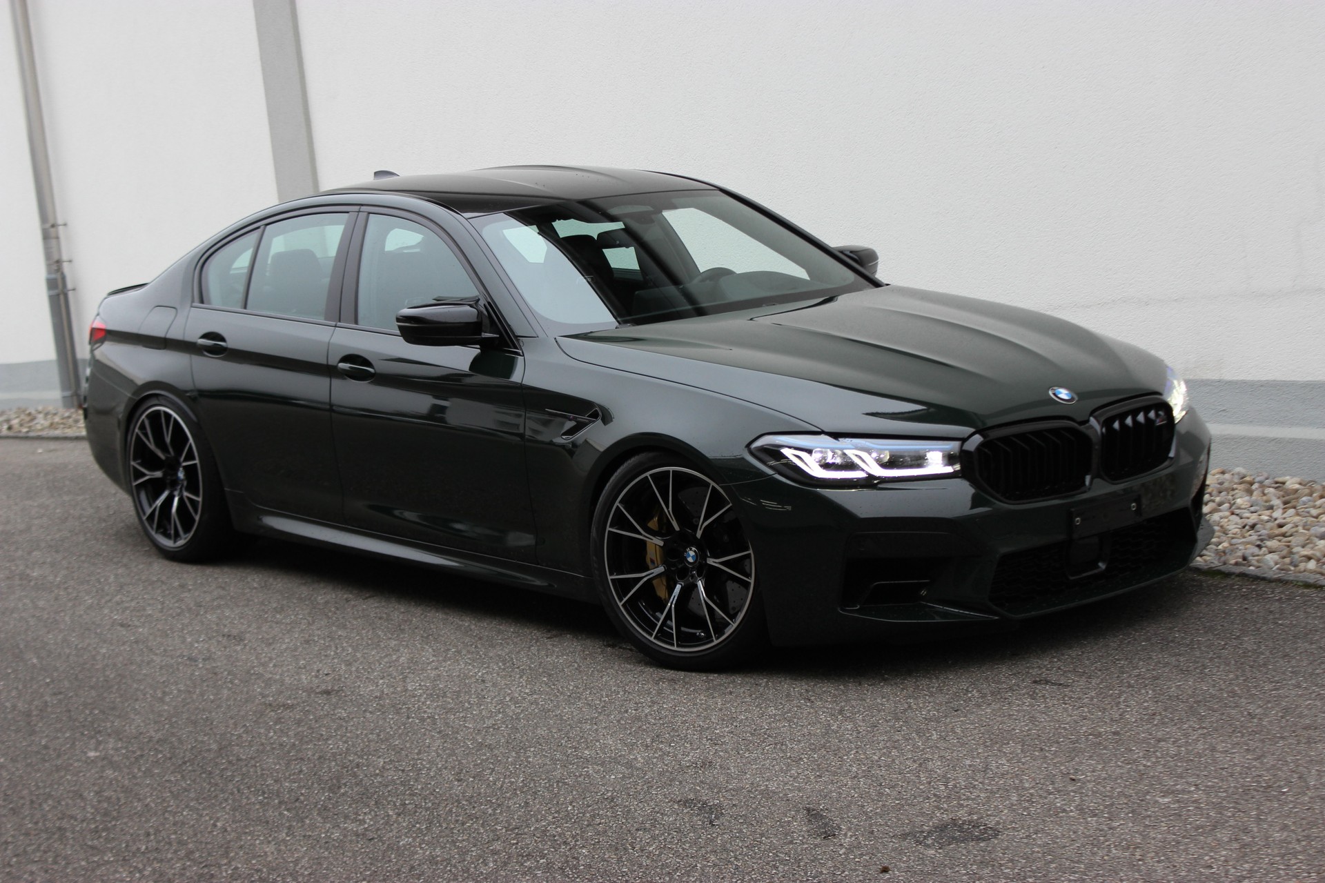 BMW M5 xDrive Competition INDIVIDUAL *brewster green*-image-4