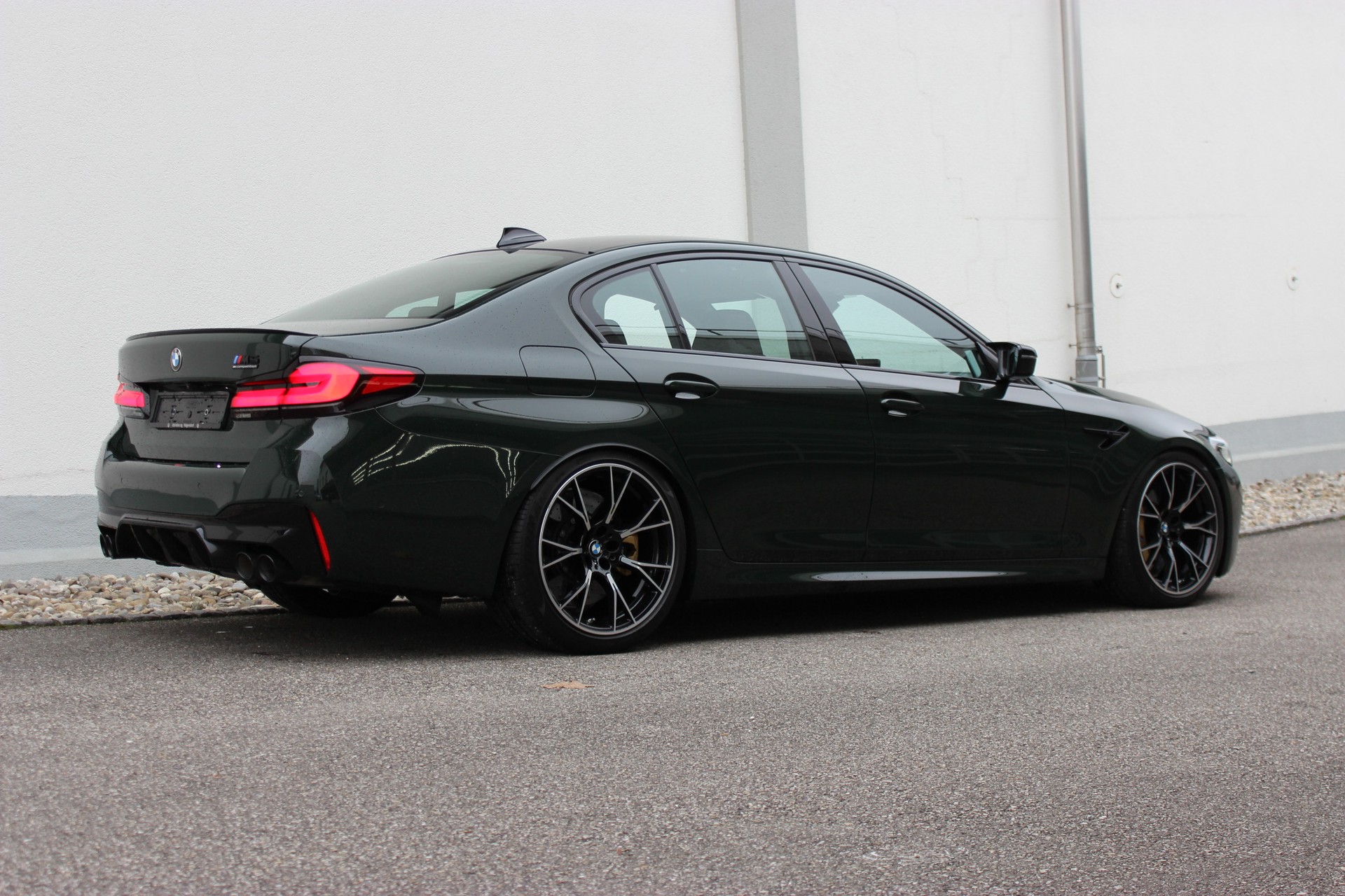 BMW M5 xDrive Competition INDIVIDUAL *brewster green*-image-0