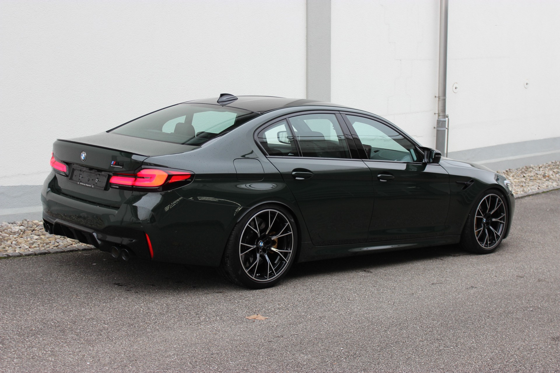 BMW M5 xDrive Competition INDIVIDUAL *brewster green*-image-5