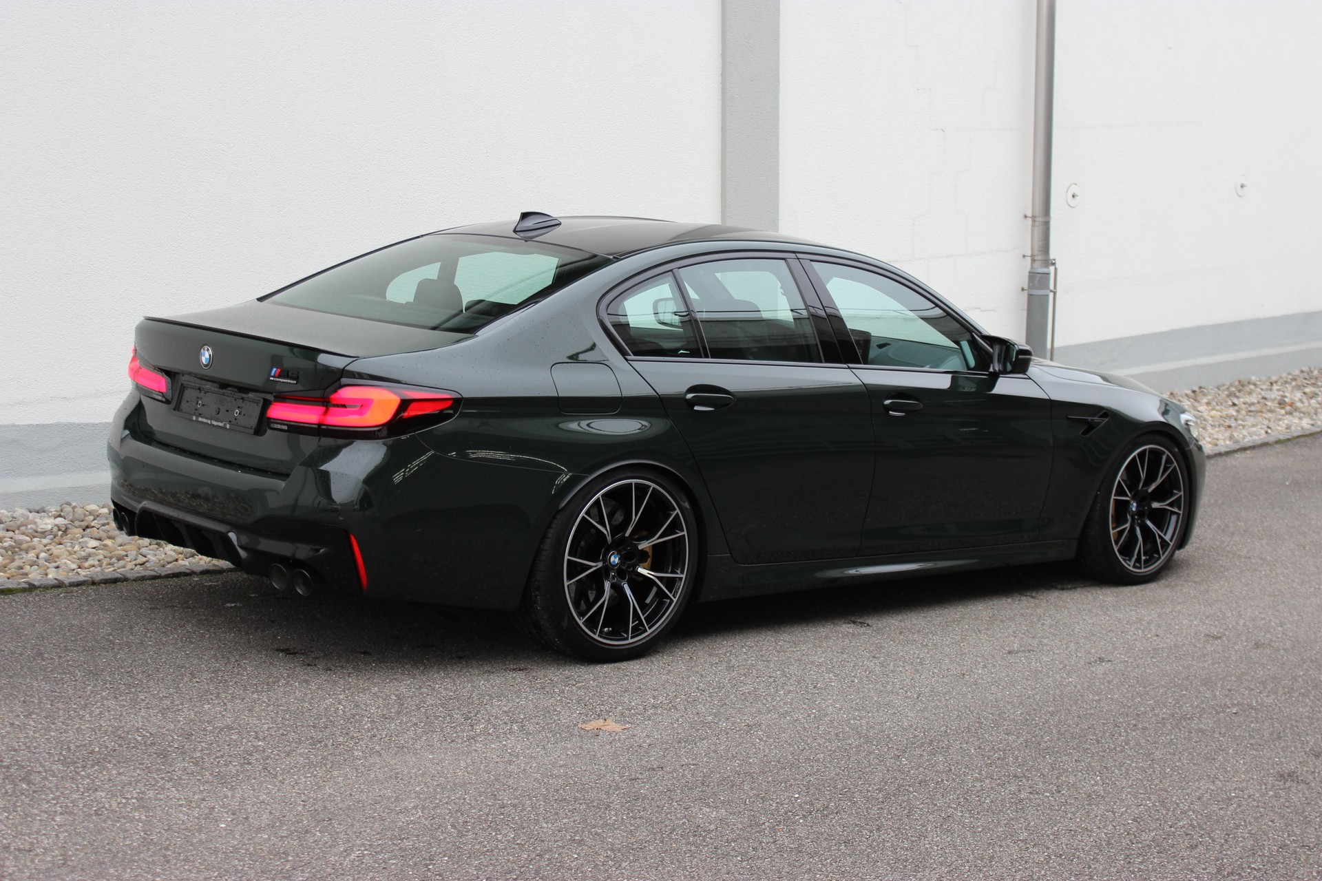 BMW M5 xDrive Competition INDIVIDUAL *brewster green*-image-12