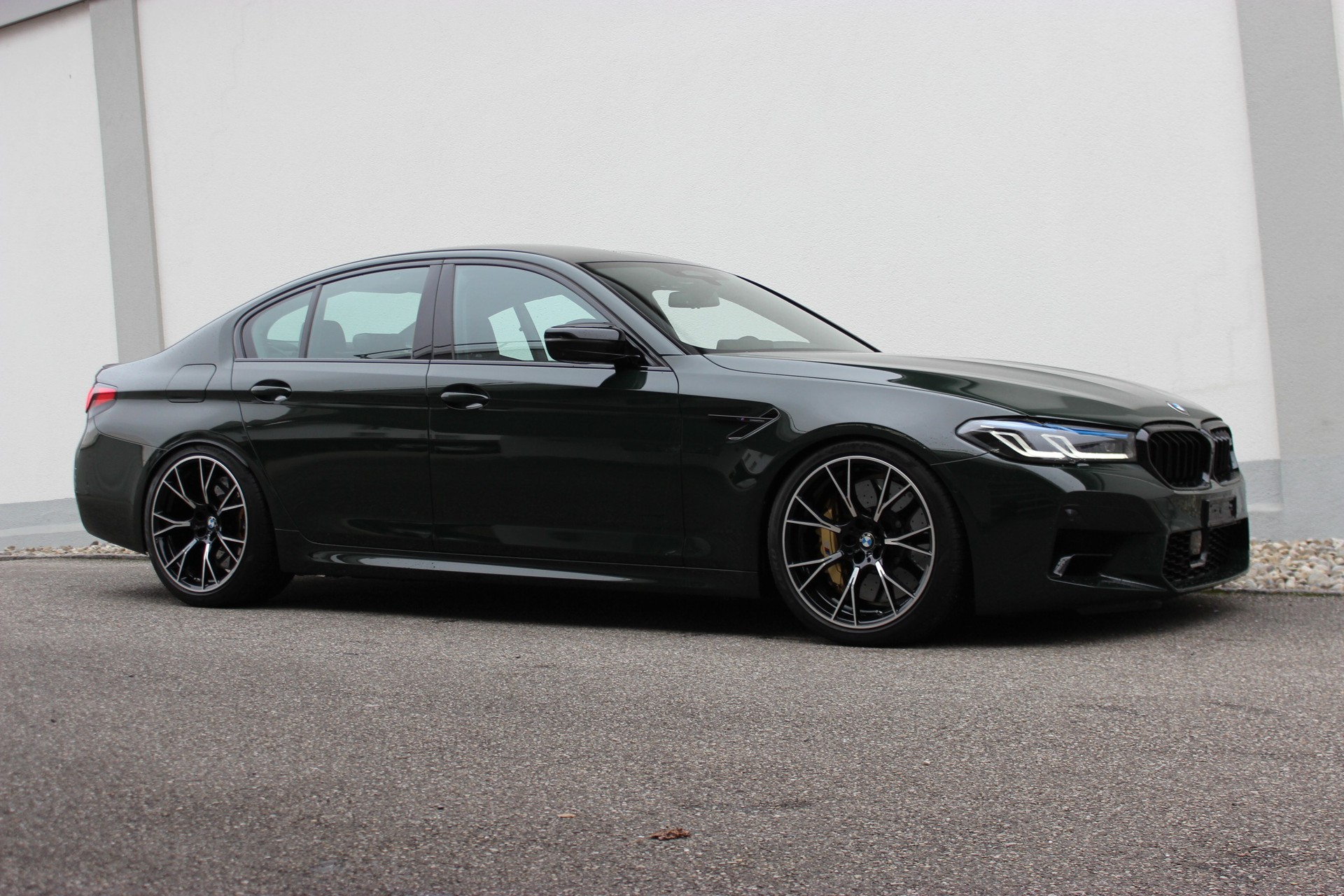 BMW M5 xDrive Competition INDIVIDUAL *brewster green*-image-2