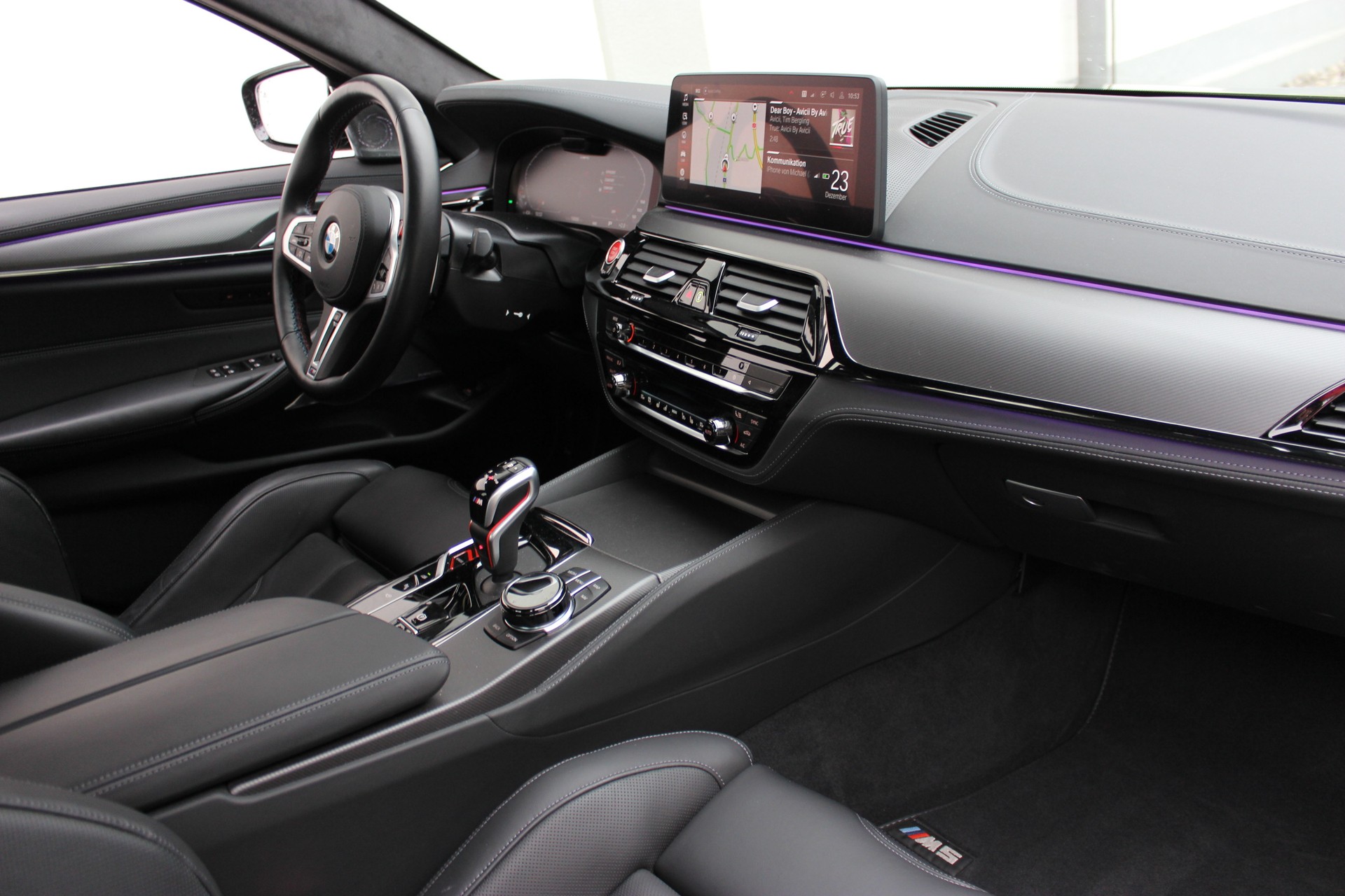 BMW M5 xDrive Competition INDIVIDUAL *brewster green*-image-1