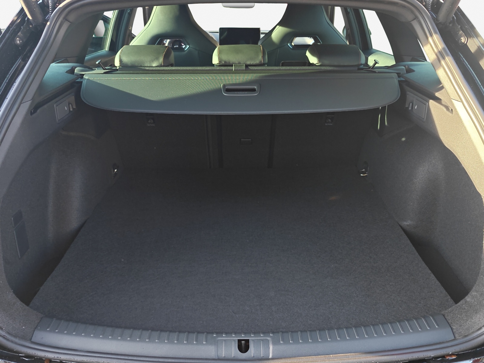 CUPRA LEON ST 1.5 e-HYBRID pHEV Black SymphonyDSG-image-13