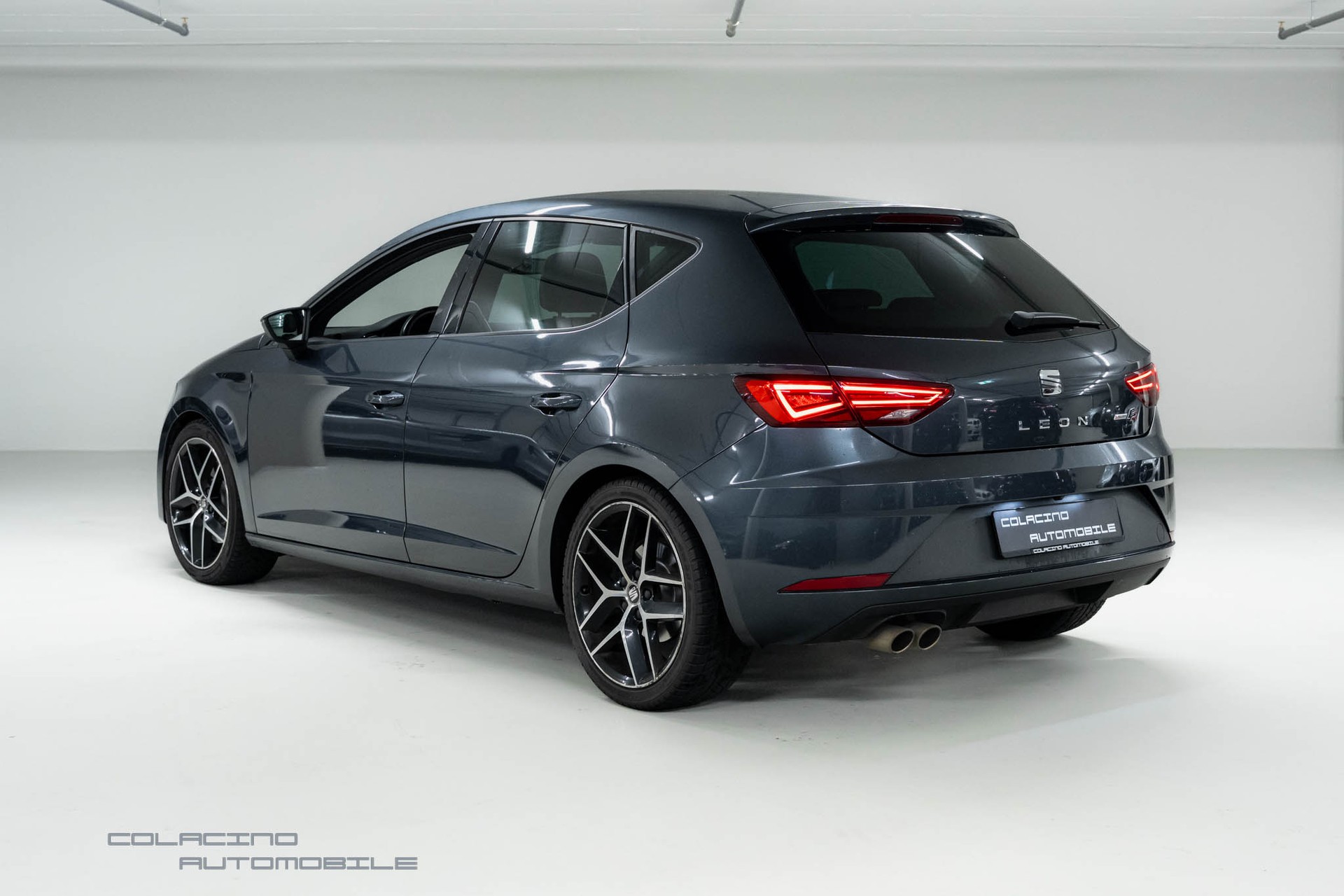 SEAT Leon 2.0 TSI SWISS FR DSG-showroom-element-3
