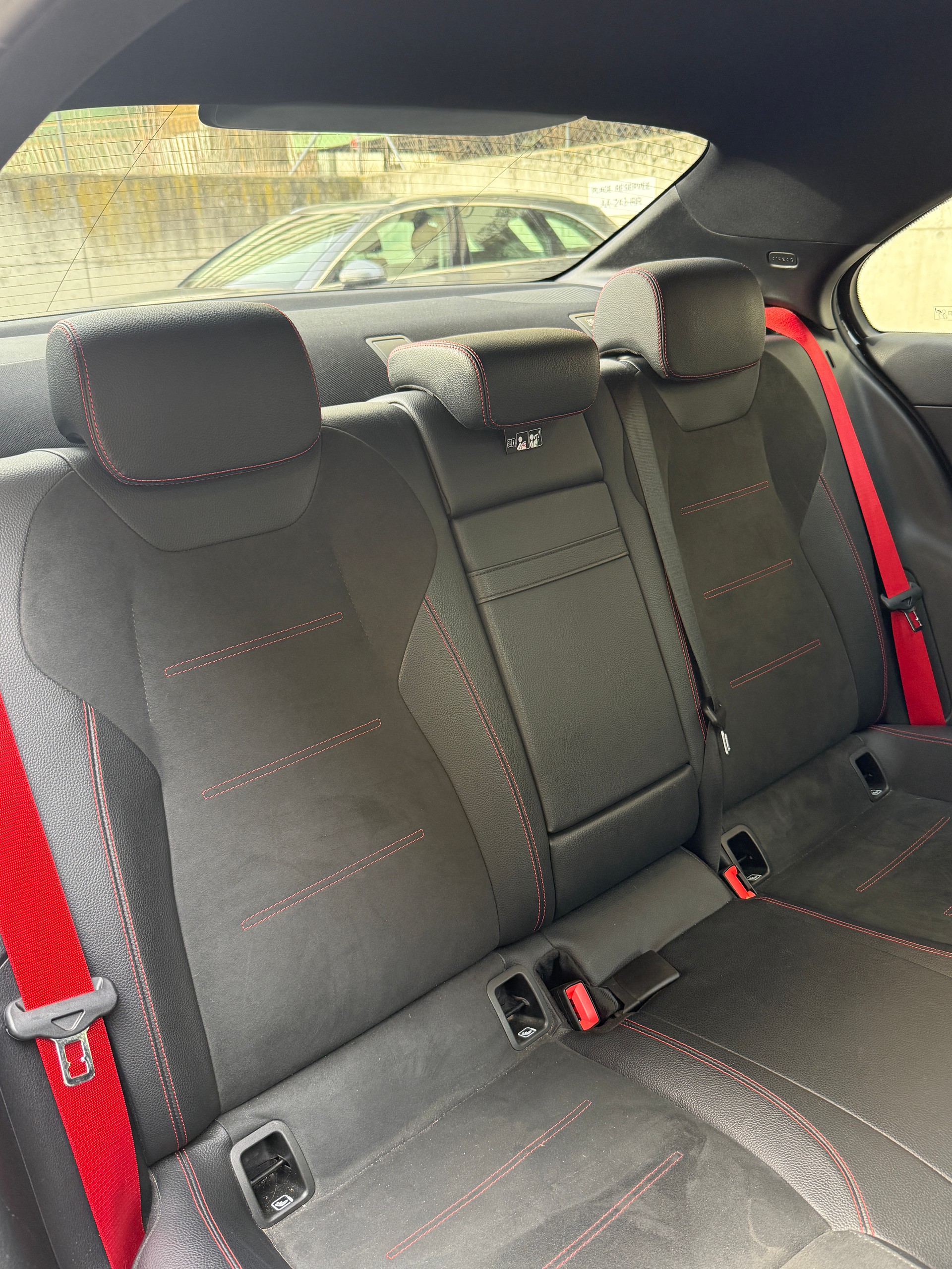 MERCEDES-BENZ A 35 AMG 4Matic Speedshift-image-15