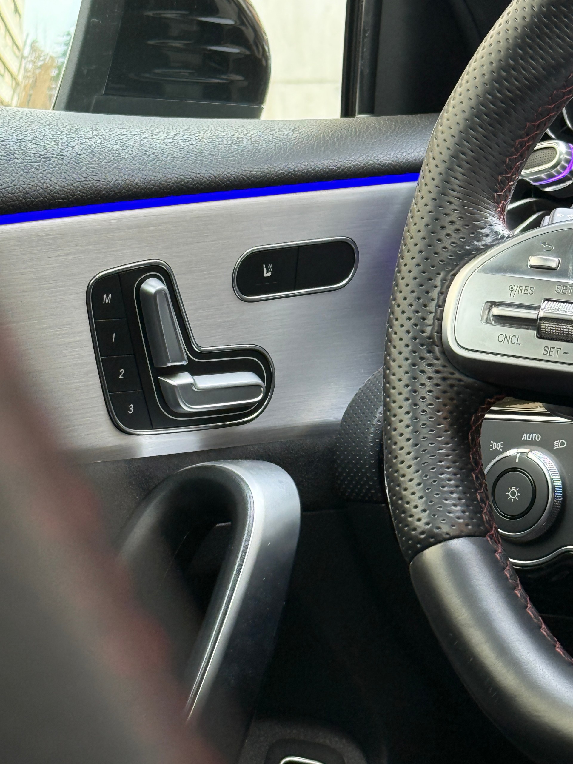 MERCEDES-BENZ A 35 AMG 4Matic Speedshift-image-10