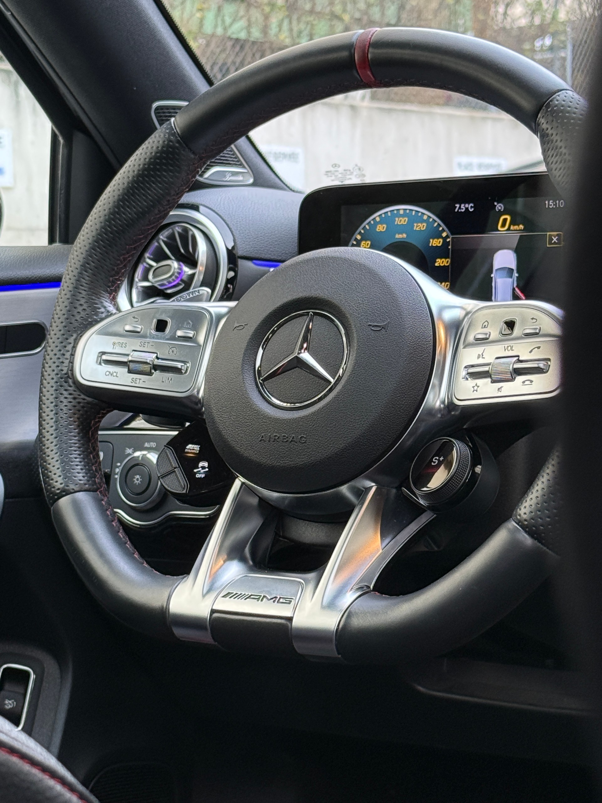 MERCEDES-BENZ A 35 AMG 4Matic Speedshift-image-9