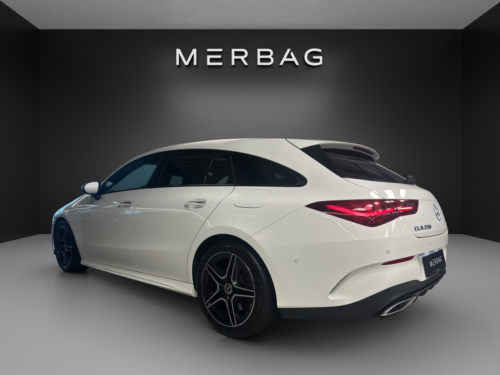 MERCEDES-BENZ CLA SB 250 8G-DCT 4M AMG Line-image-3