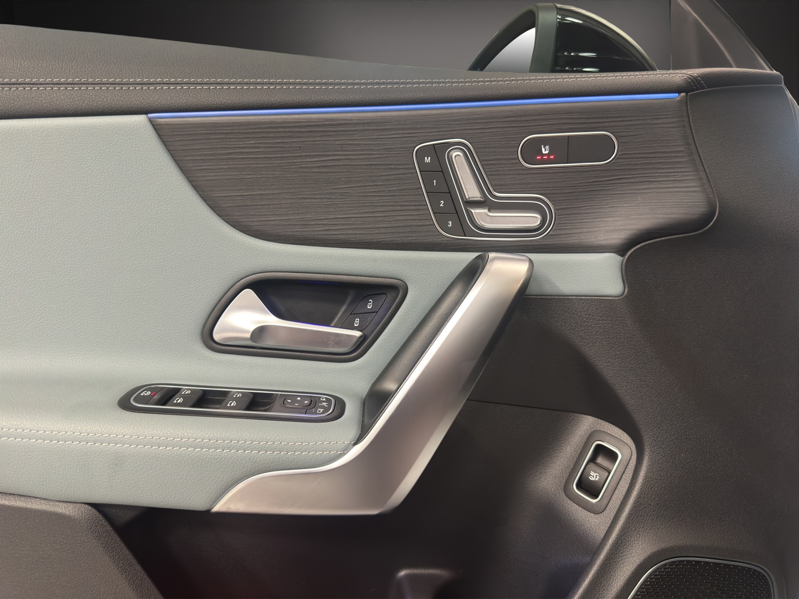 MERCEDES-BENZ CLA SB 250 8G-DCT 4M AMG Line-image-12