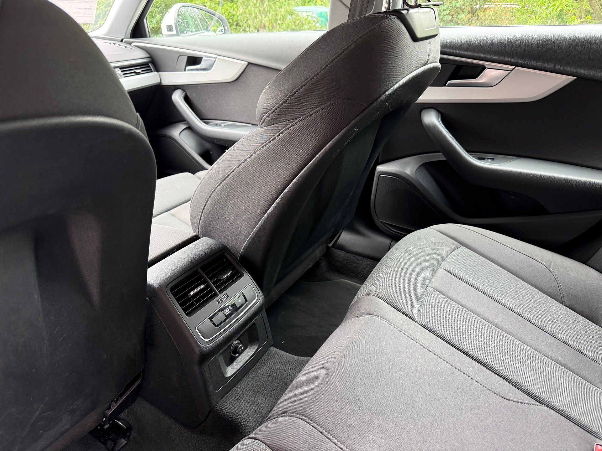 AUDI A4 Avant 40 TDI advanced quattro S-tronic-image-8