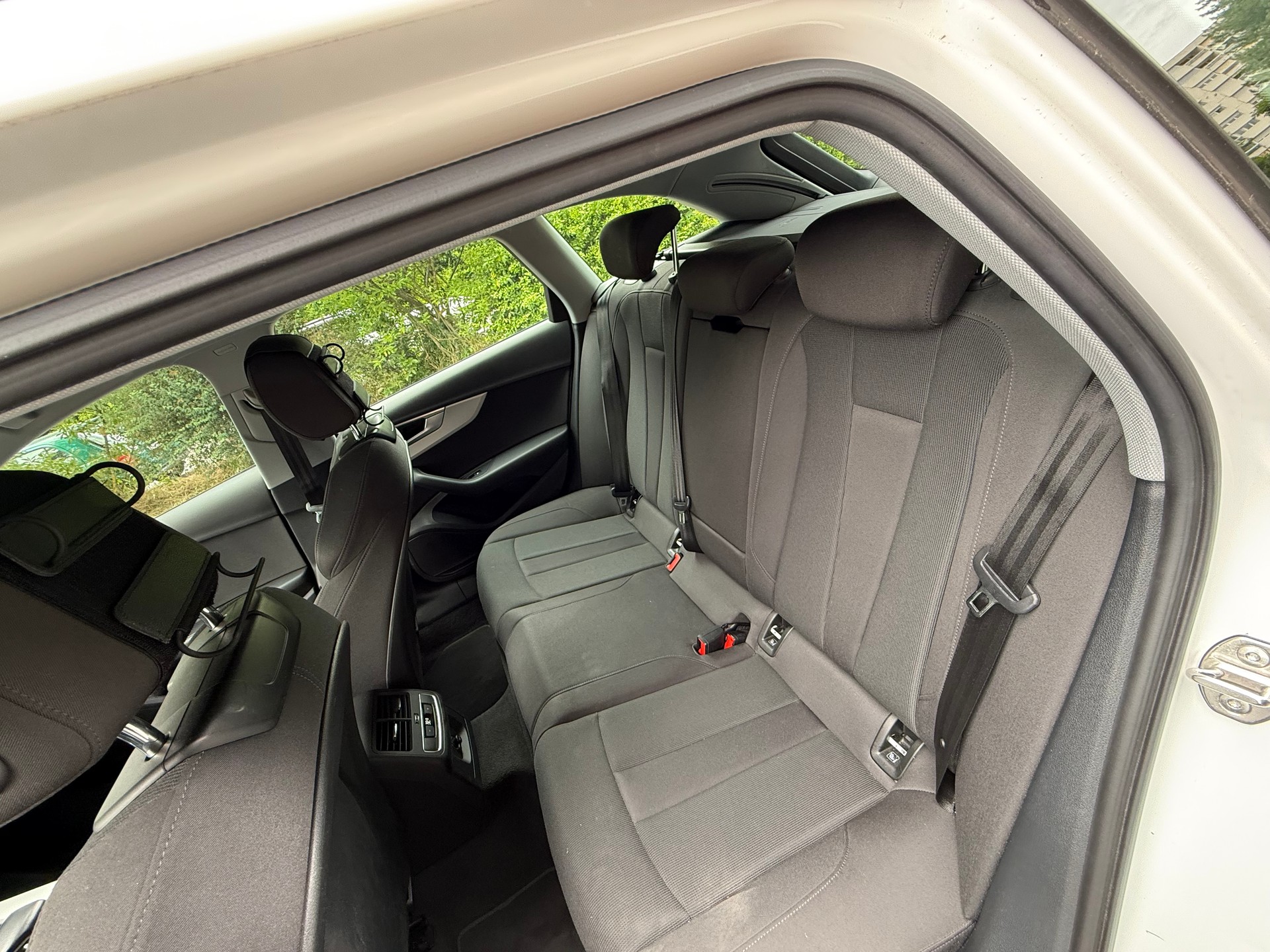 AUDI A4 Avant 40 TDI advanced quattro S-tronic-image-6