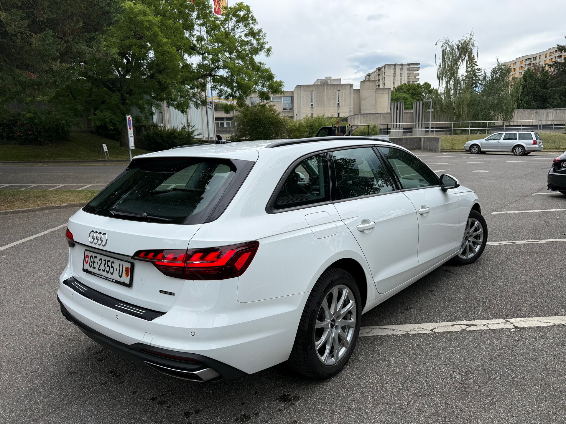 AUDI A4 Avant 40 TDI advanced quattro S-tronic-image-3