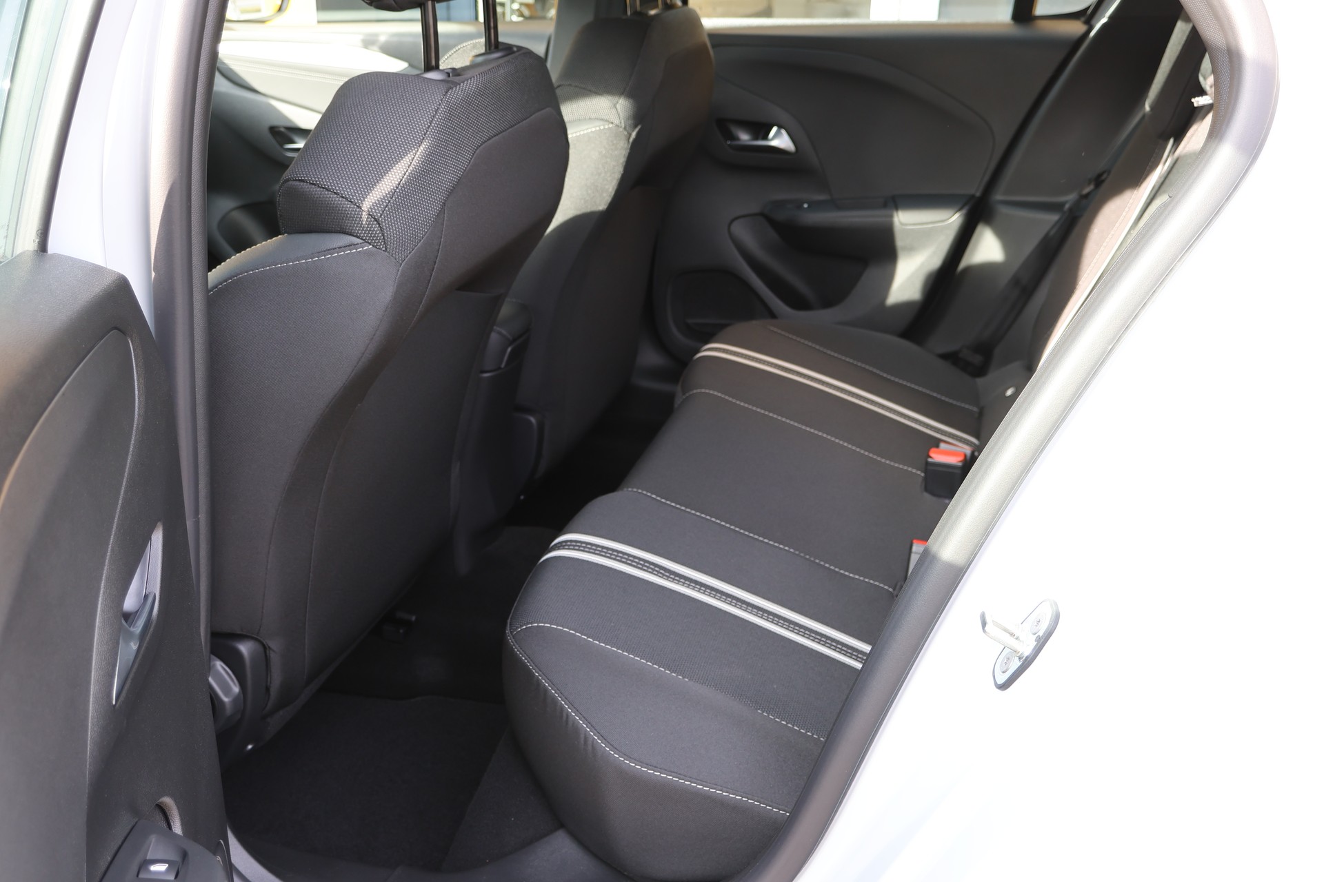 OPEL Corsa 1.2 MHEV Viva Sondermodell-image-10
