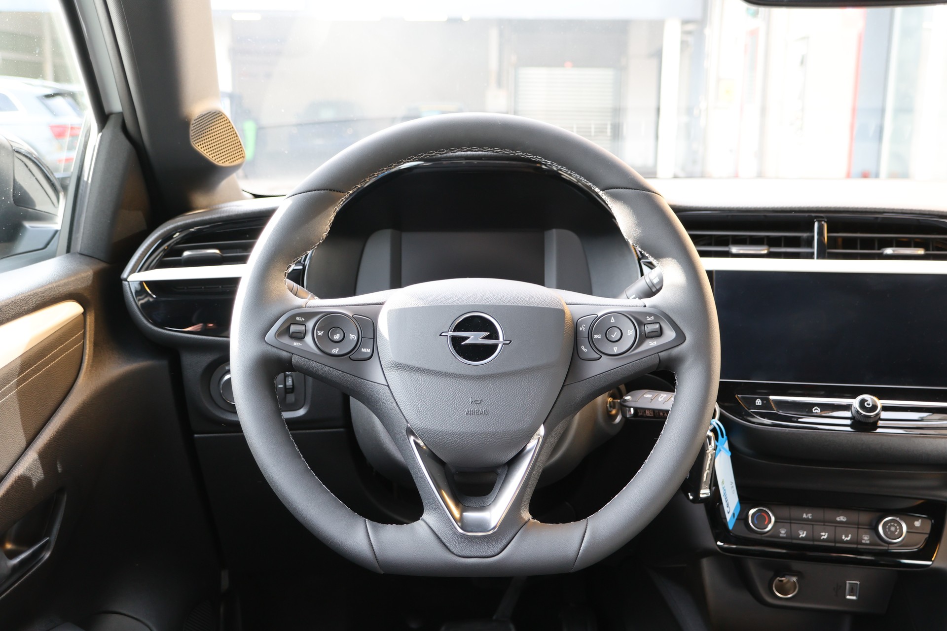 OPEL Corsa 1.2 MHEV Viva Sondermodell-image-5