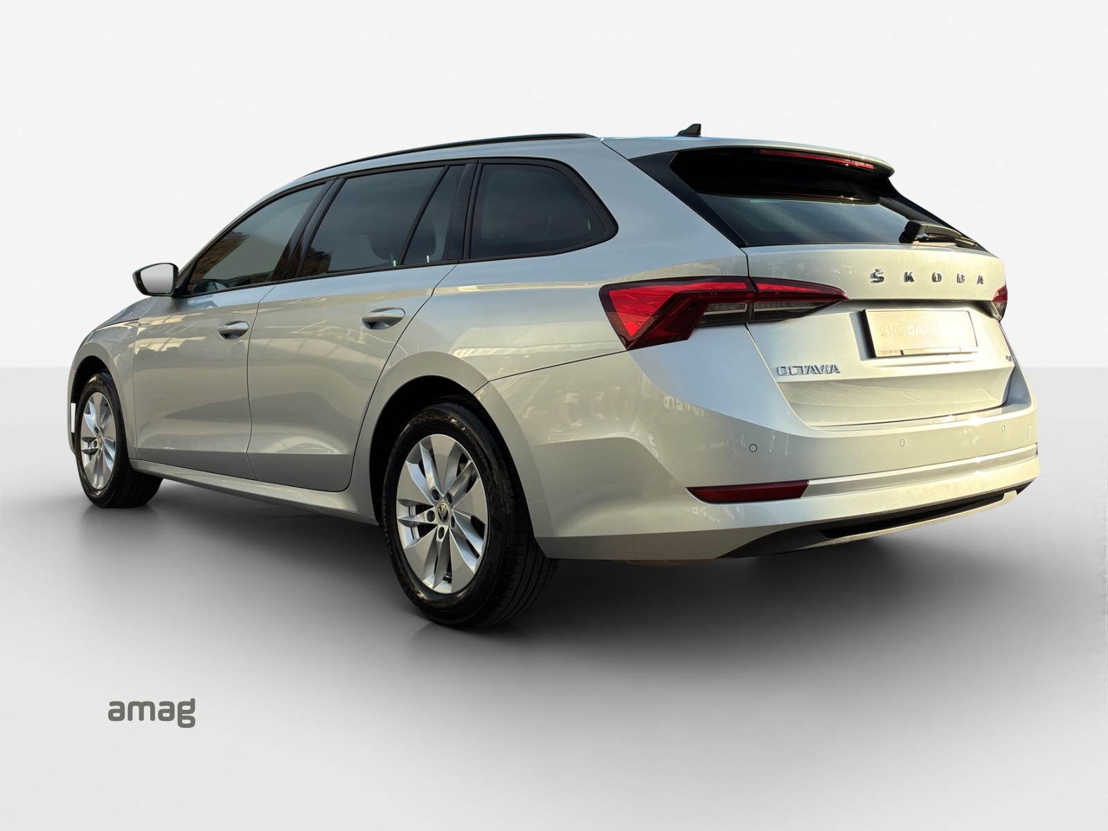 SKODA Octavia Combi 2.0 TDI DSG Ambition 4x4-image-2