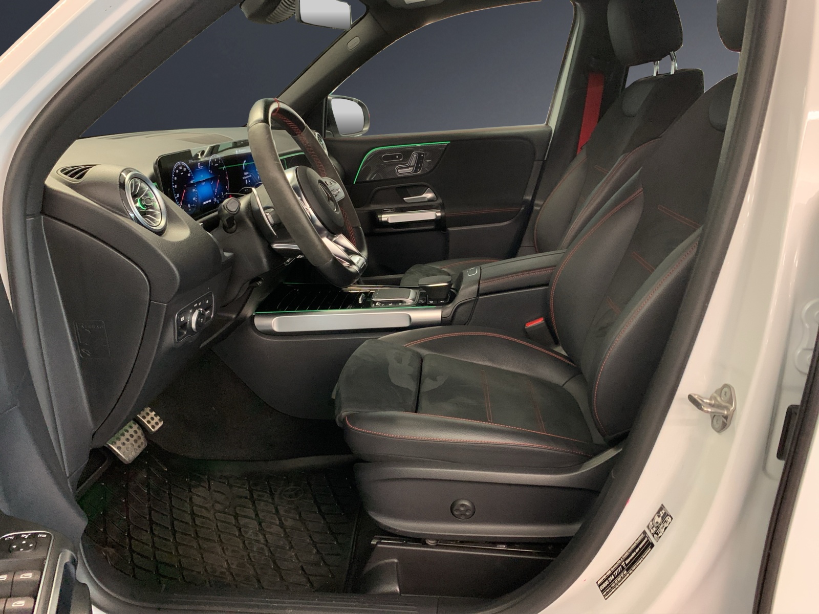 MERCEDES-BENZ GLB 35 AMG 4 MATIC-image-5