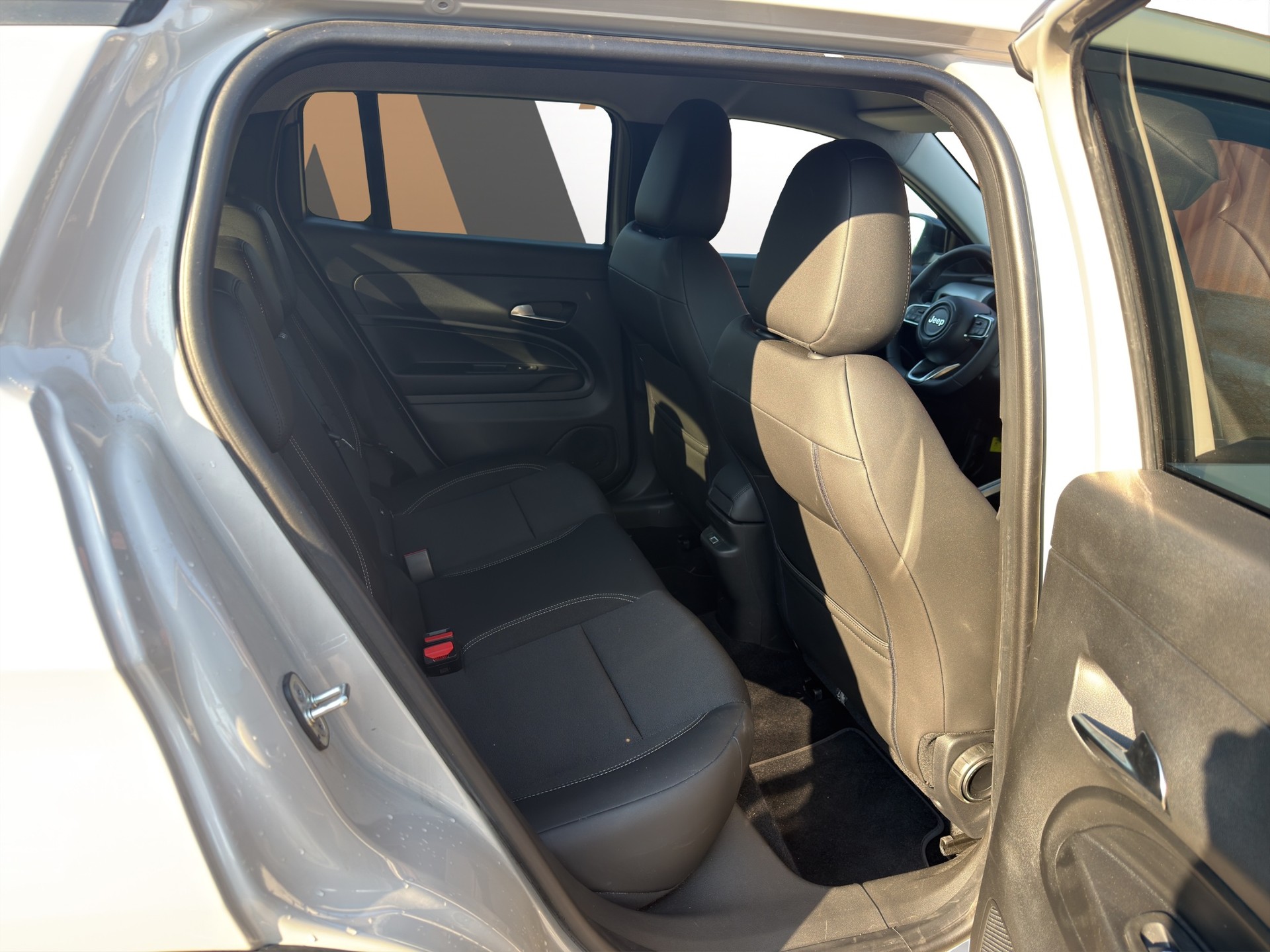 JEEP Avenger Summit-image-11