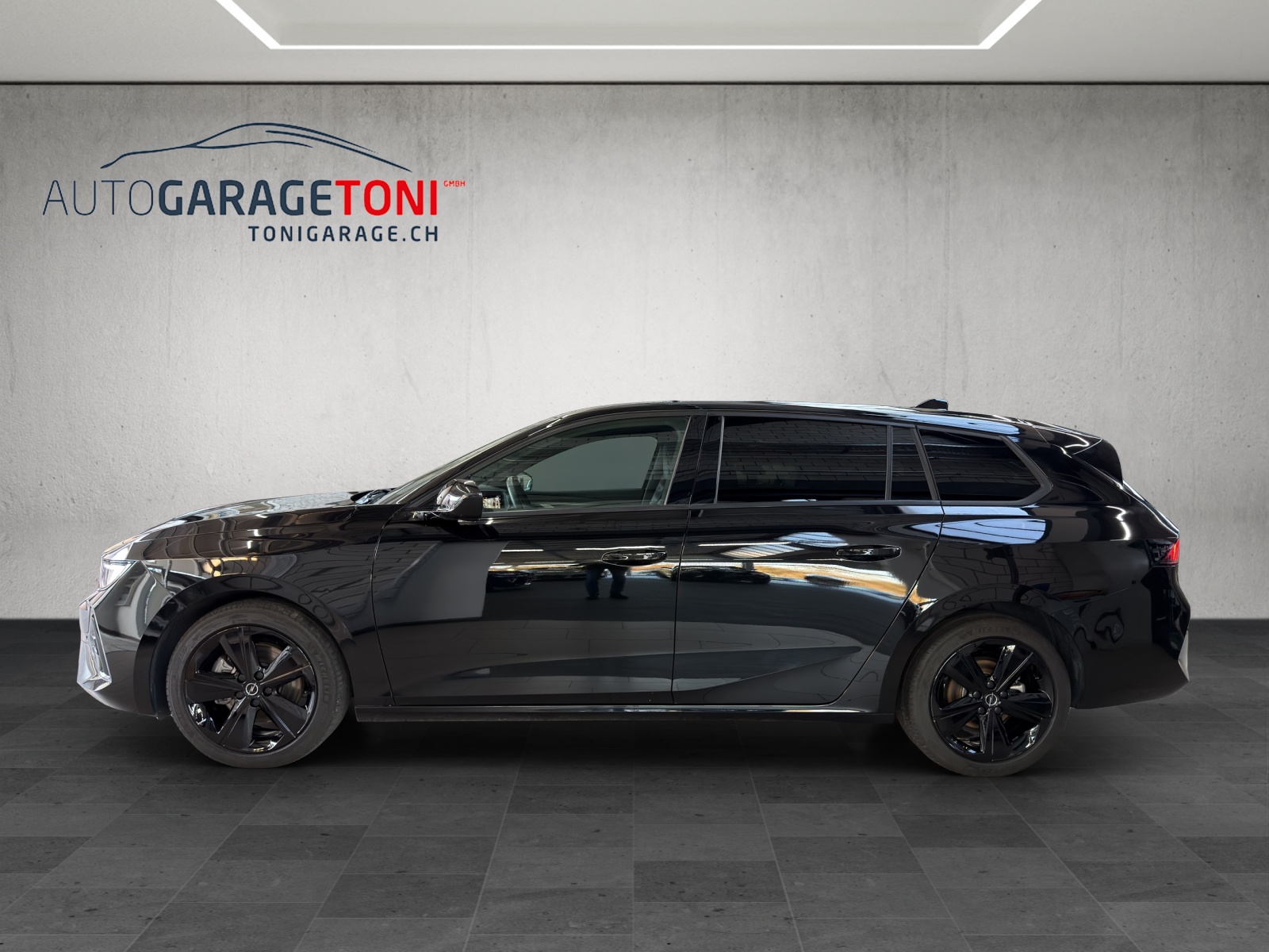 OPEL Astra Sports Tourer 1.2i Turbo GS A-image-3