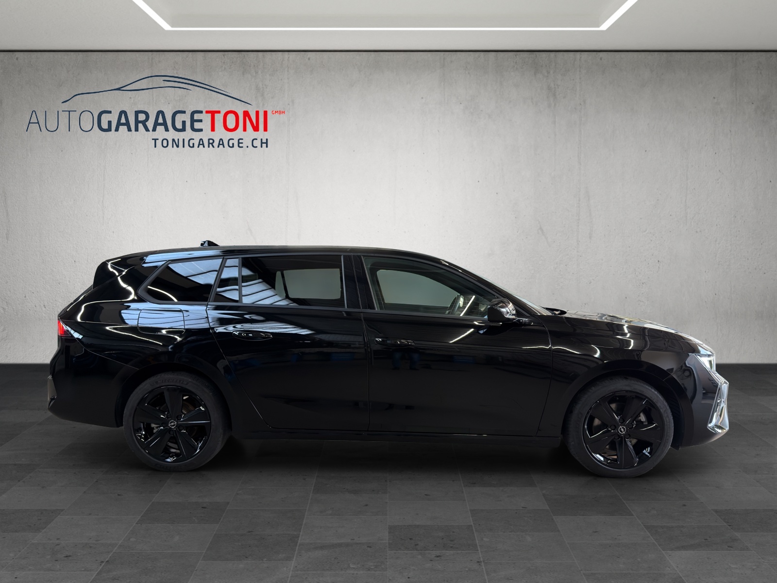 OPEL Astra Sports Tourer 1.2i Turbo GS A-image-4