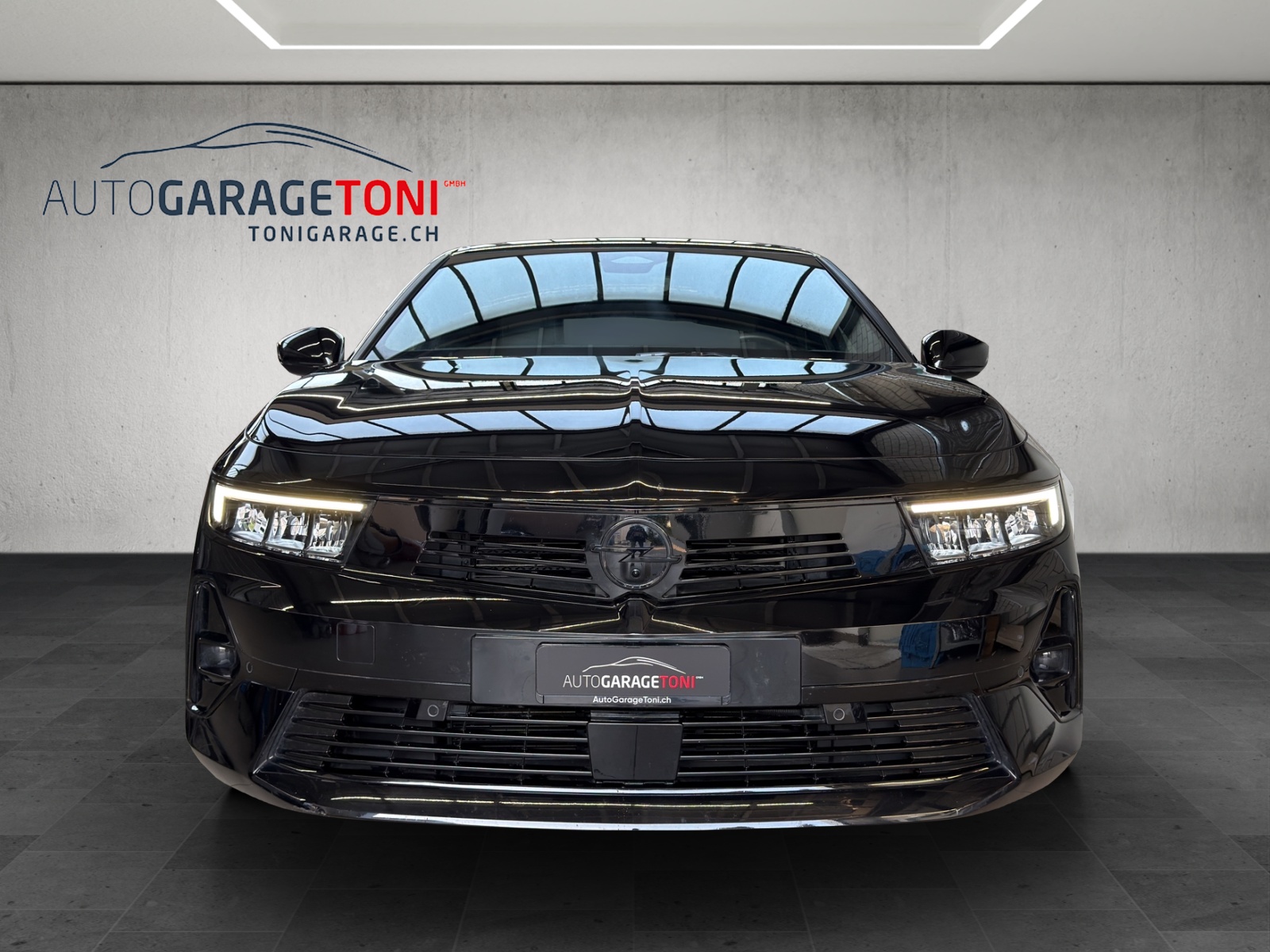 OPEL Astra Sports Tourer 1.2i Turbo GS A-image-2