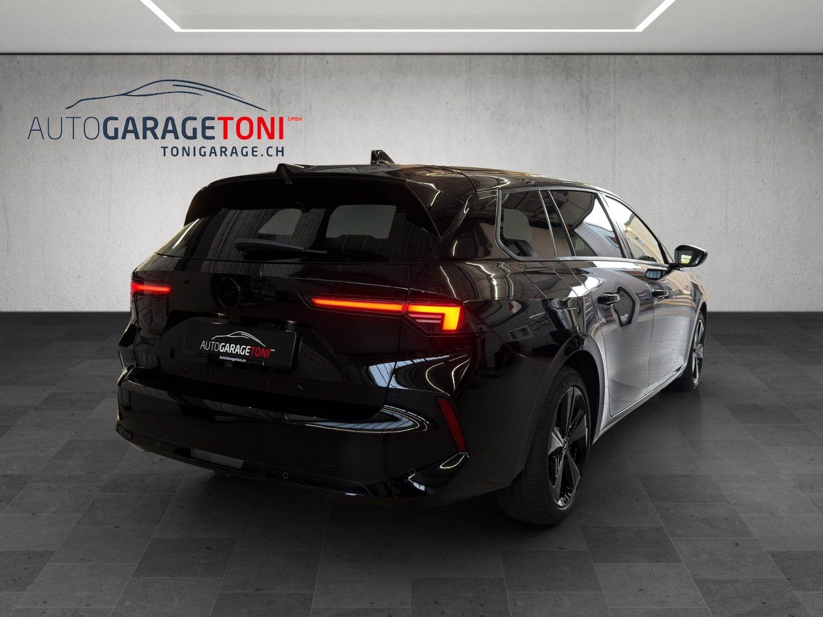 OPEL Astra Sports Tourer 1.2i Turbo GS A-image-5