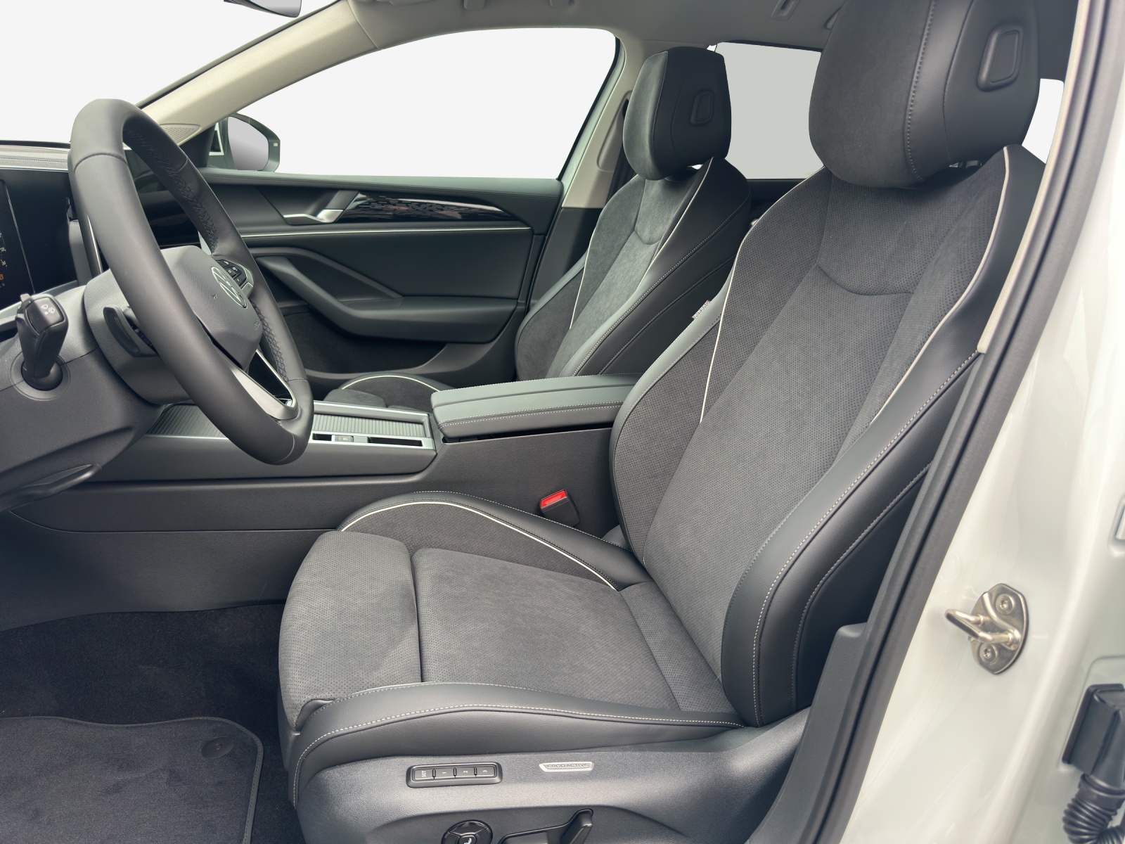 VW Passat Variant 2.0 TDI evo Business DSG-image-7
