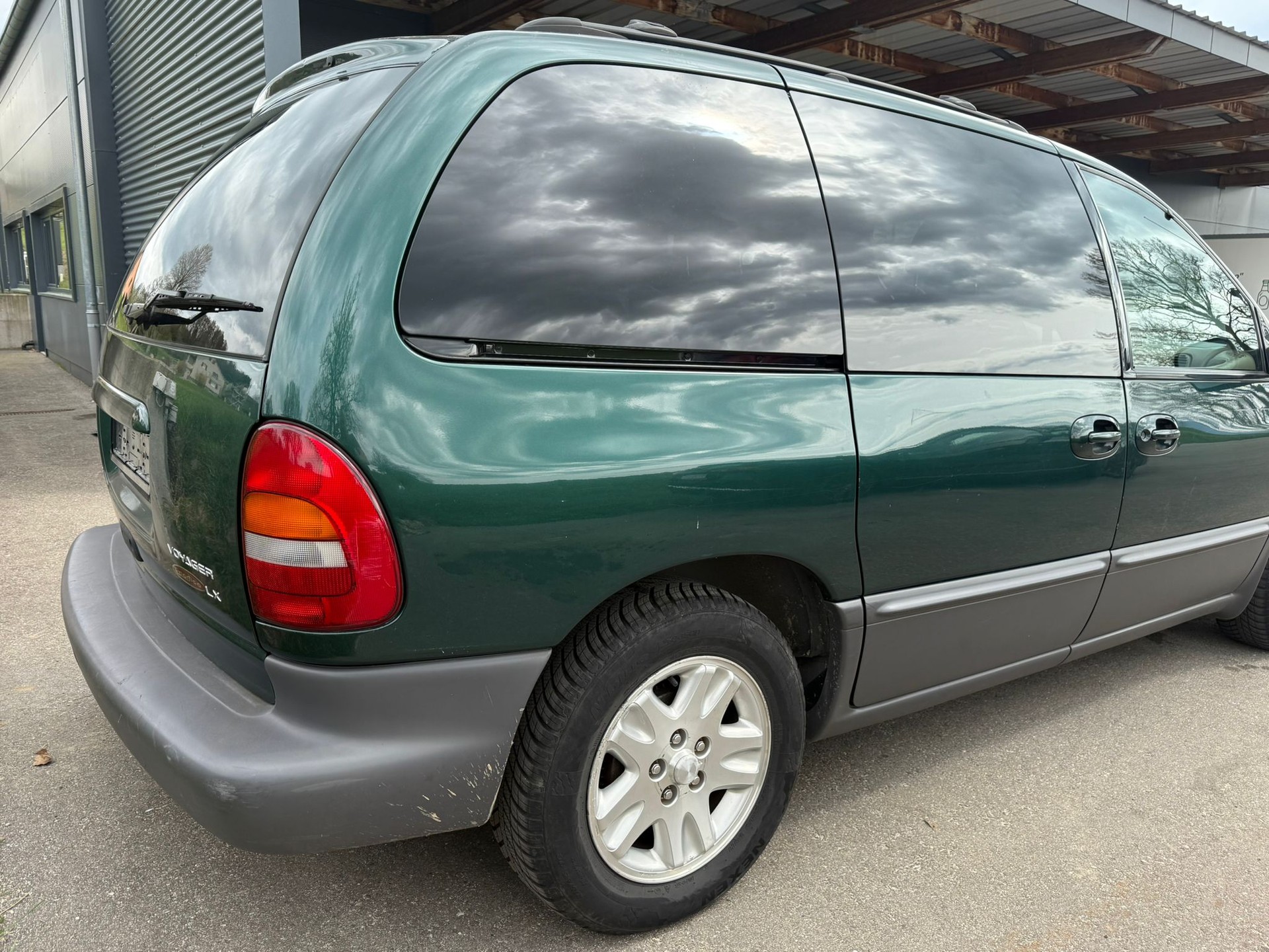 CHRYSLER Voyager 3.3 LE-image-2