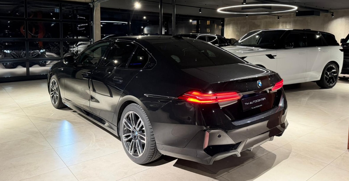 BMW 520d 48V M Sport Steptronic-image-3