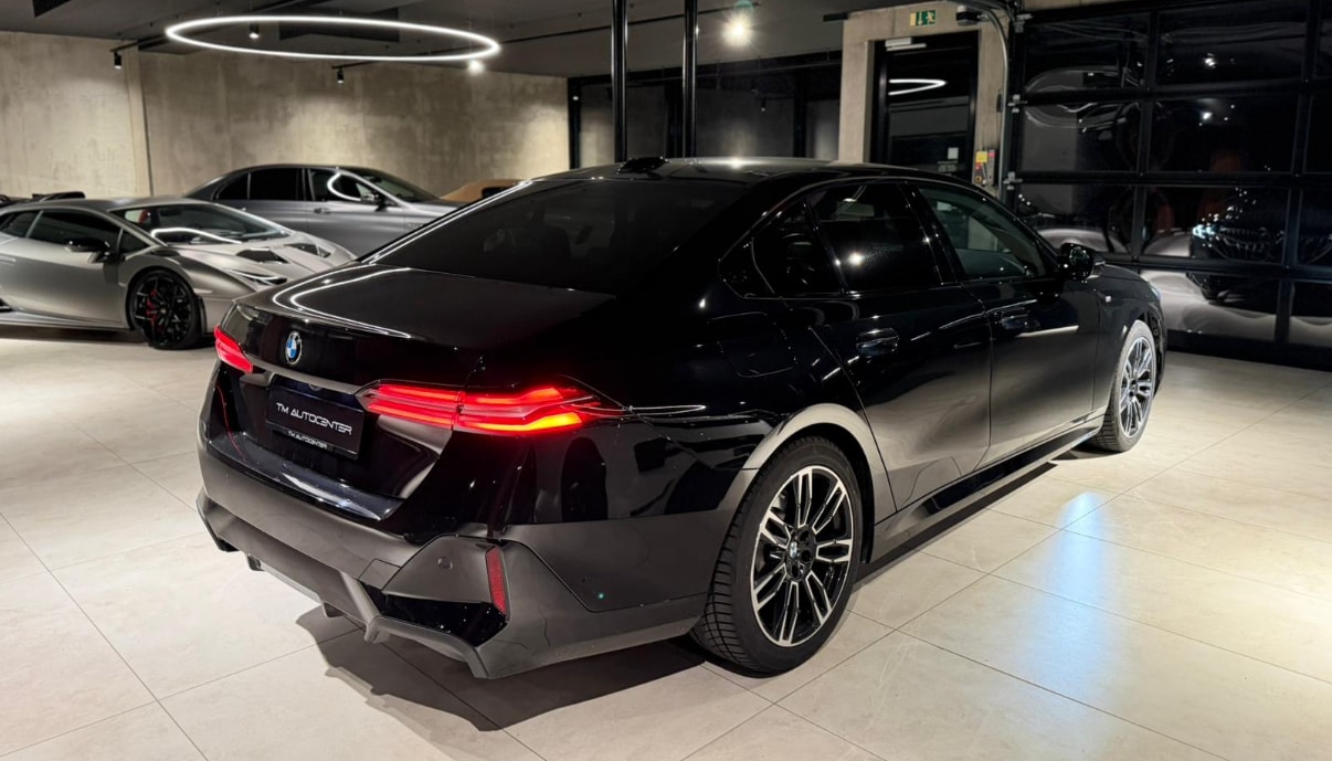 BMW 520d 48V M Sport Steptronic-image-2