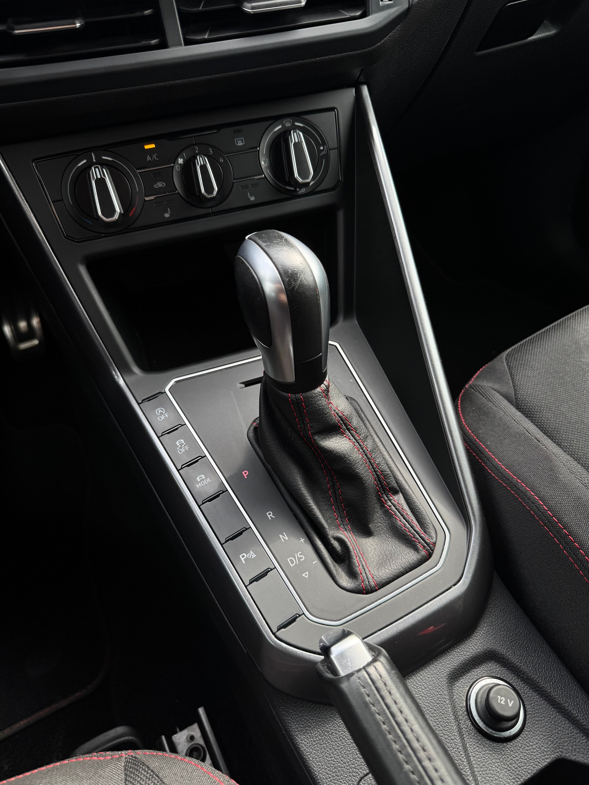 VW Polo 2.0 TSI GTI DSG / ab MFK bei Verkauf-image-11