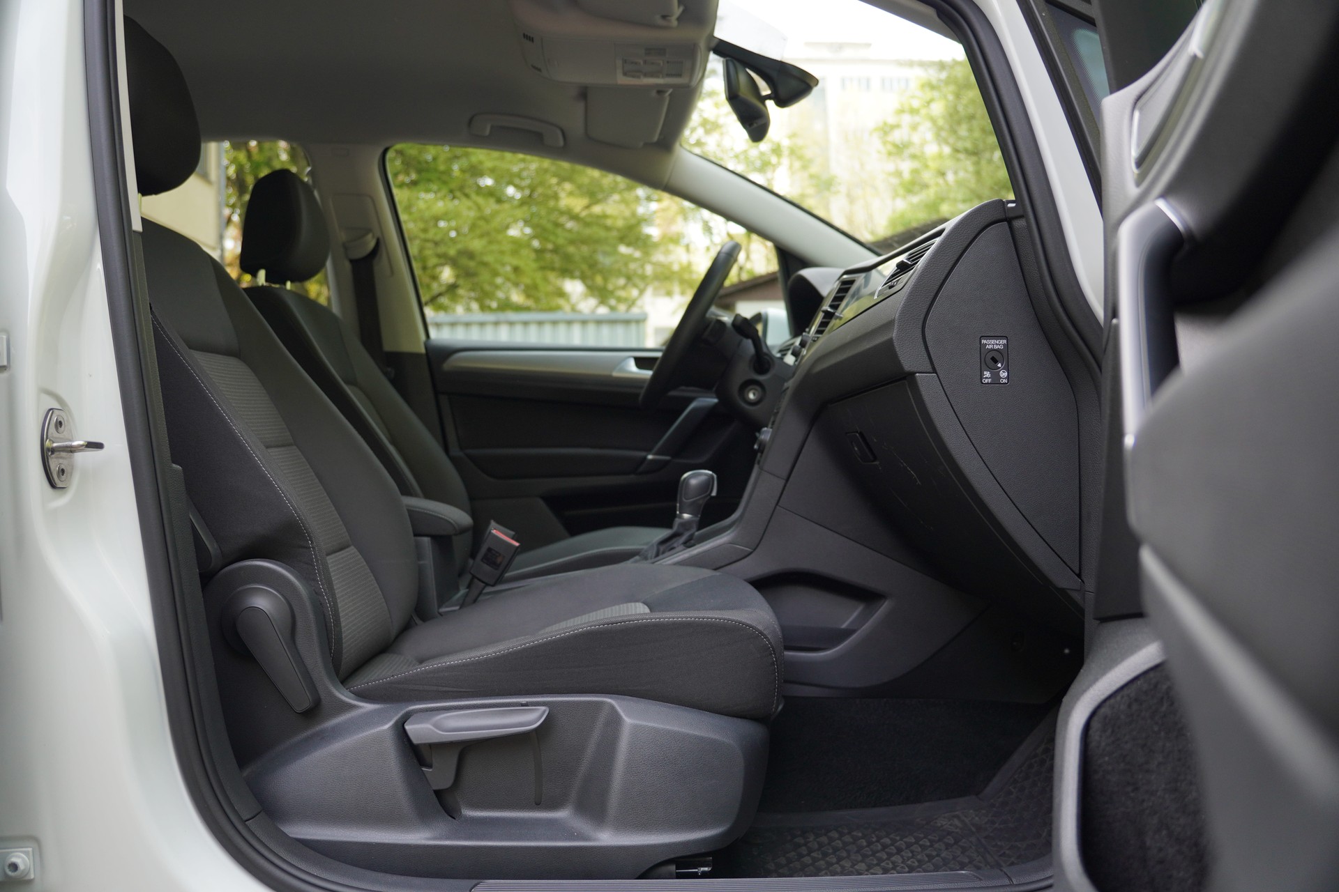 VW Golf Sportsvan 1.0 TSI Comfortline DSG-image-17