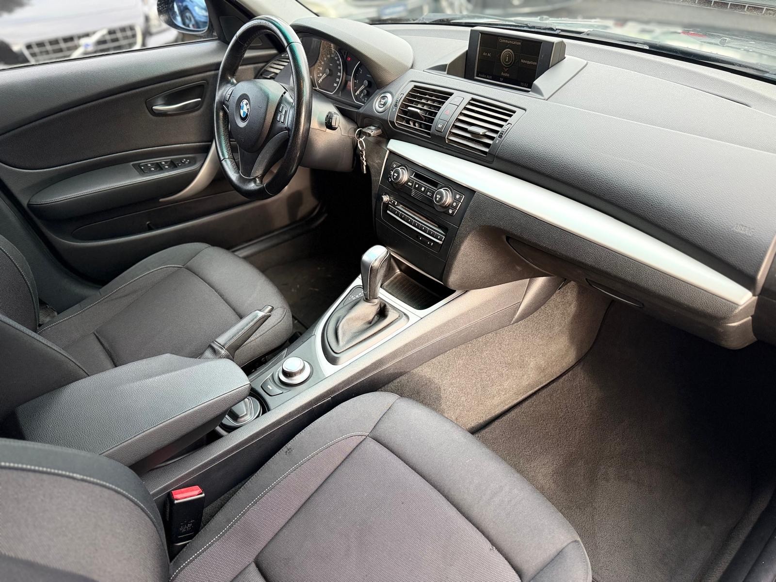 BMW 118i Steptronic-image-7