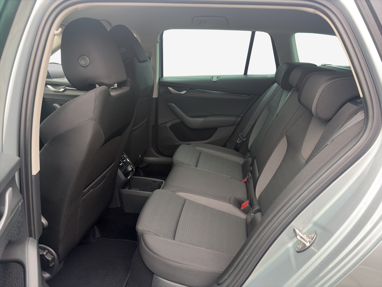 SKODA Octavia Combi 1.5 TSI mHEV DSG Dynamic-image-11