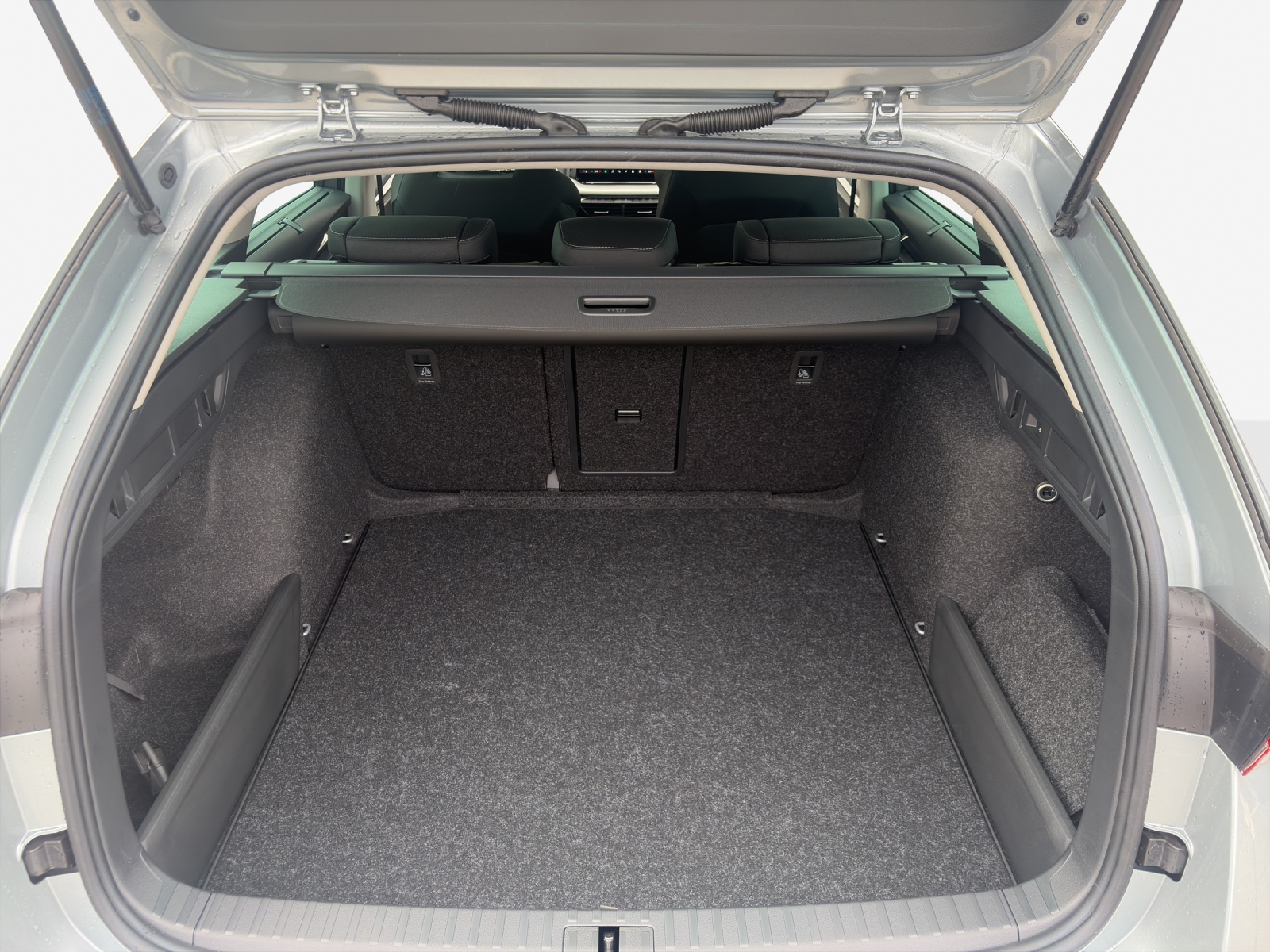 SKODA Octavia Combi 1.5 TSI mHEV DSG Dynamic-image-12