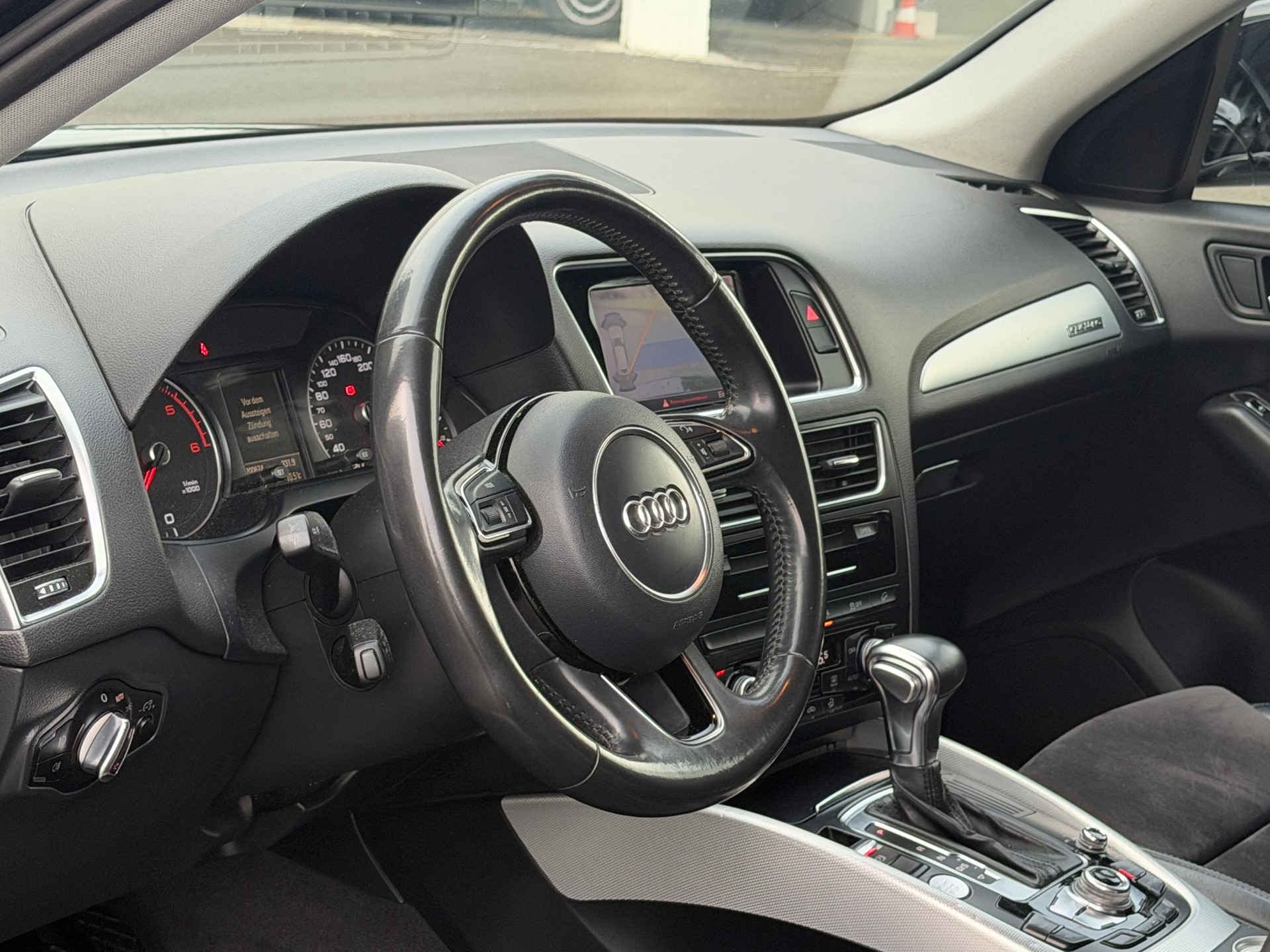 AUDI Q5 2.0 TDI S-line quattro S-tronic-image-6