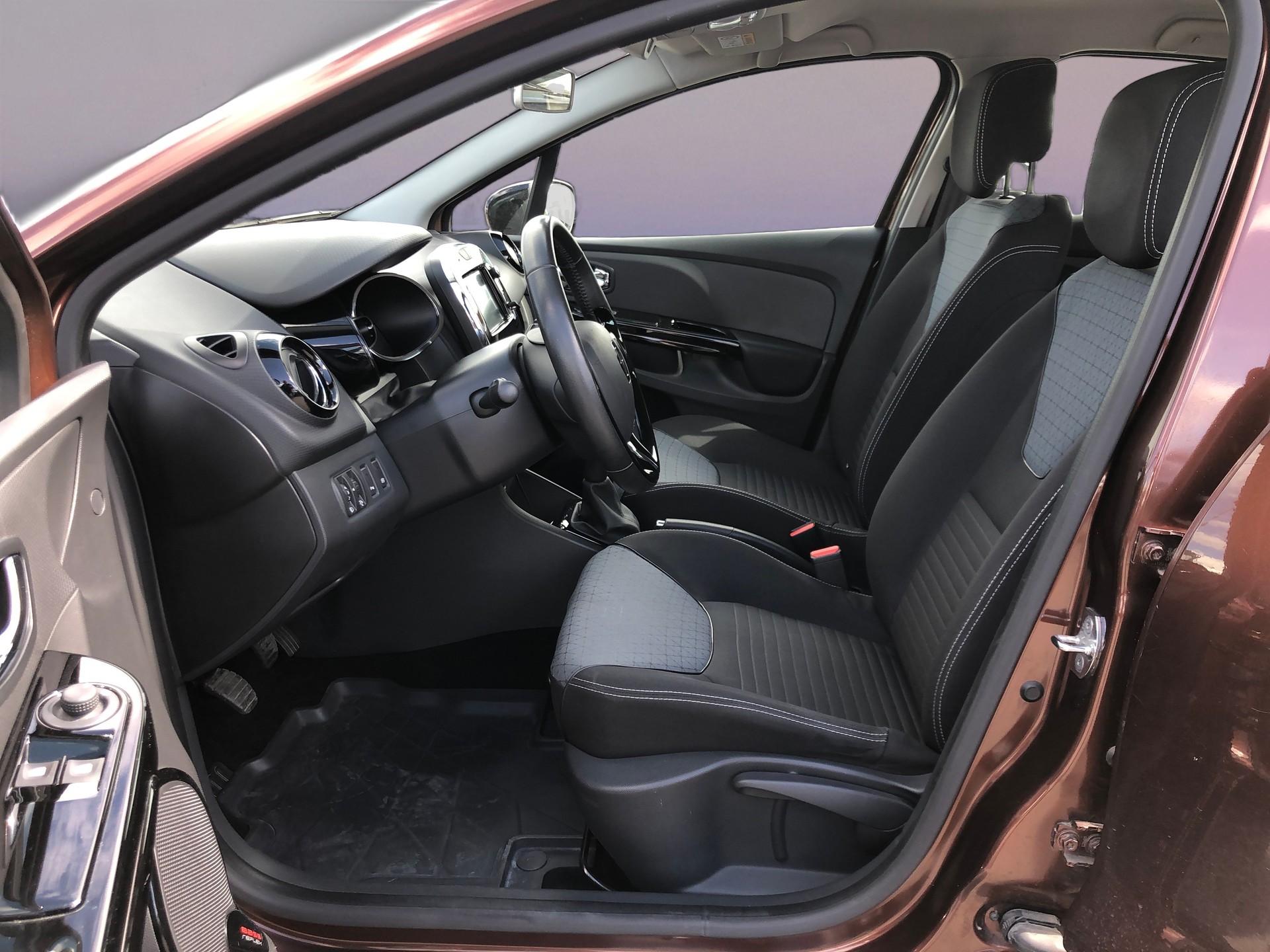 RENAULT Clio 1.5 dCi Dynamique-image-9