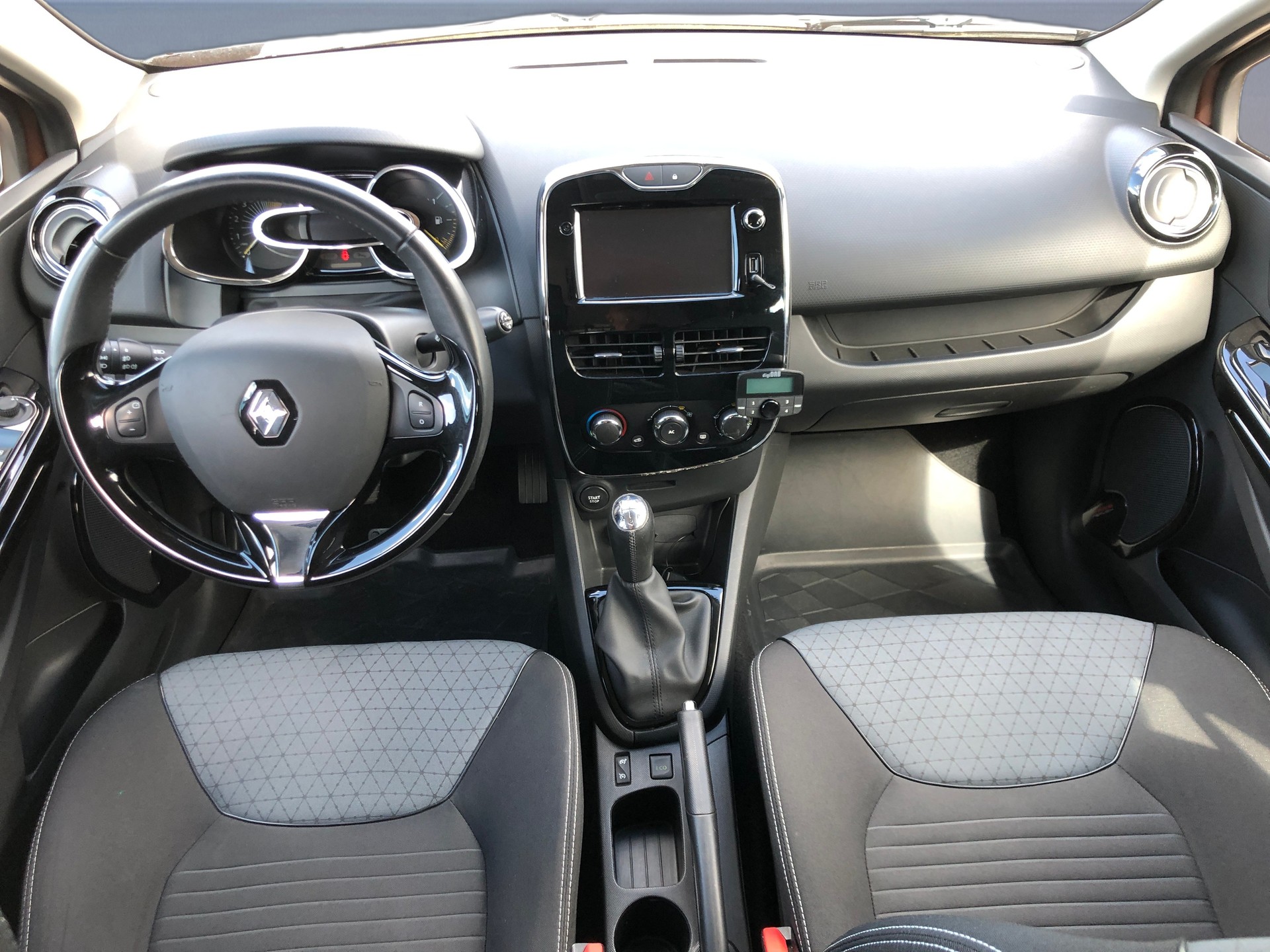 RENAULT Clio 1.5 dCi Dynamique-image-8