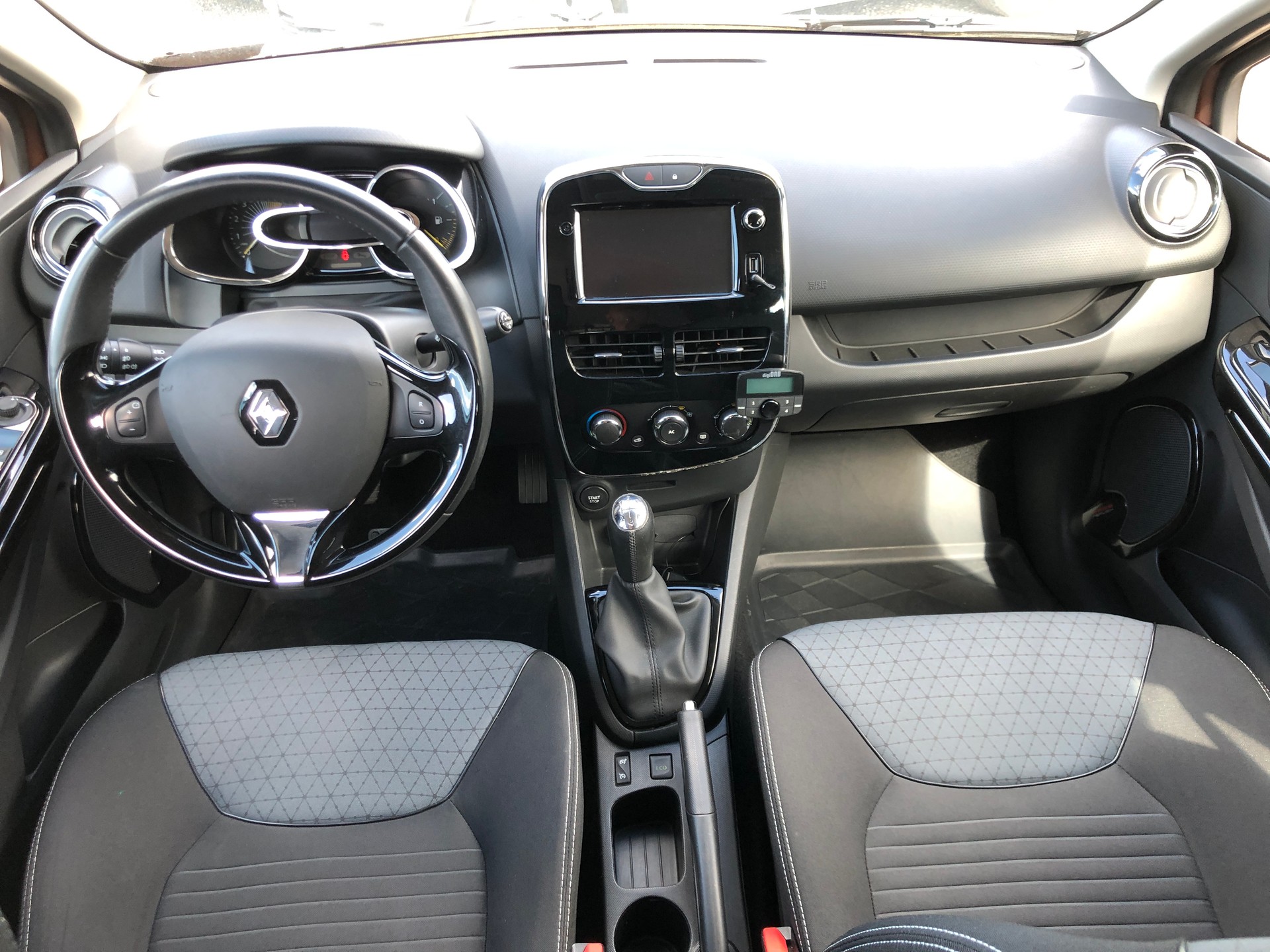 RENAULT Clio 1.5 dCi Dynamique-image-8