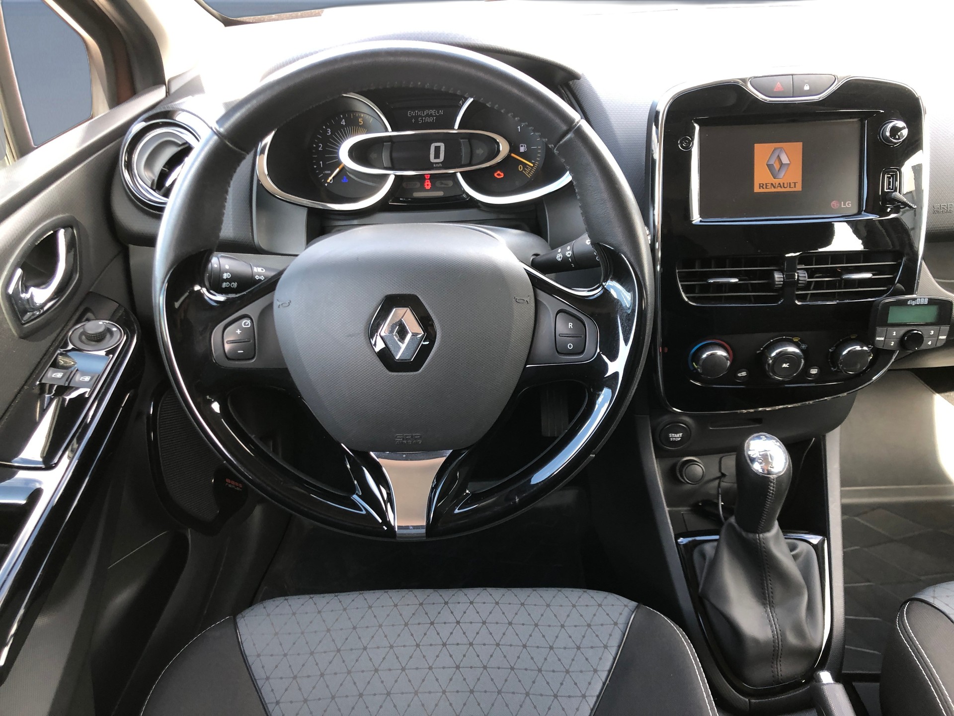 RENAULT Clio 1.5 dCi Dynamique-image-7