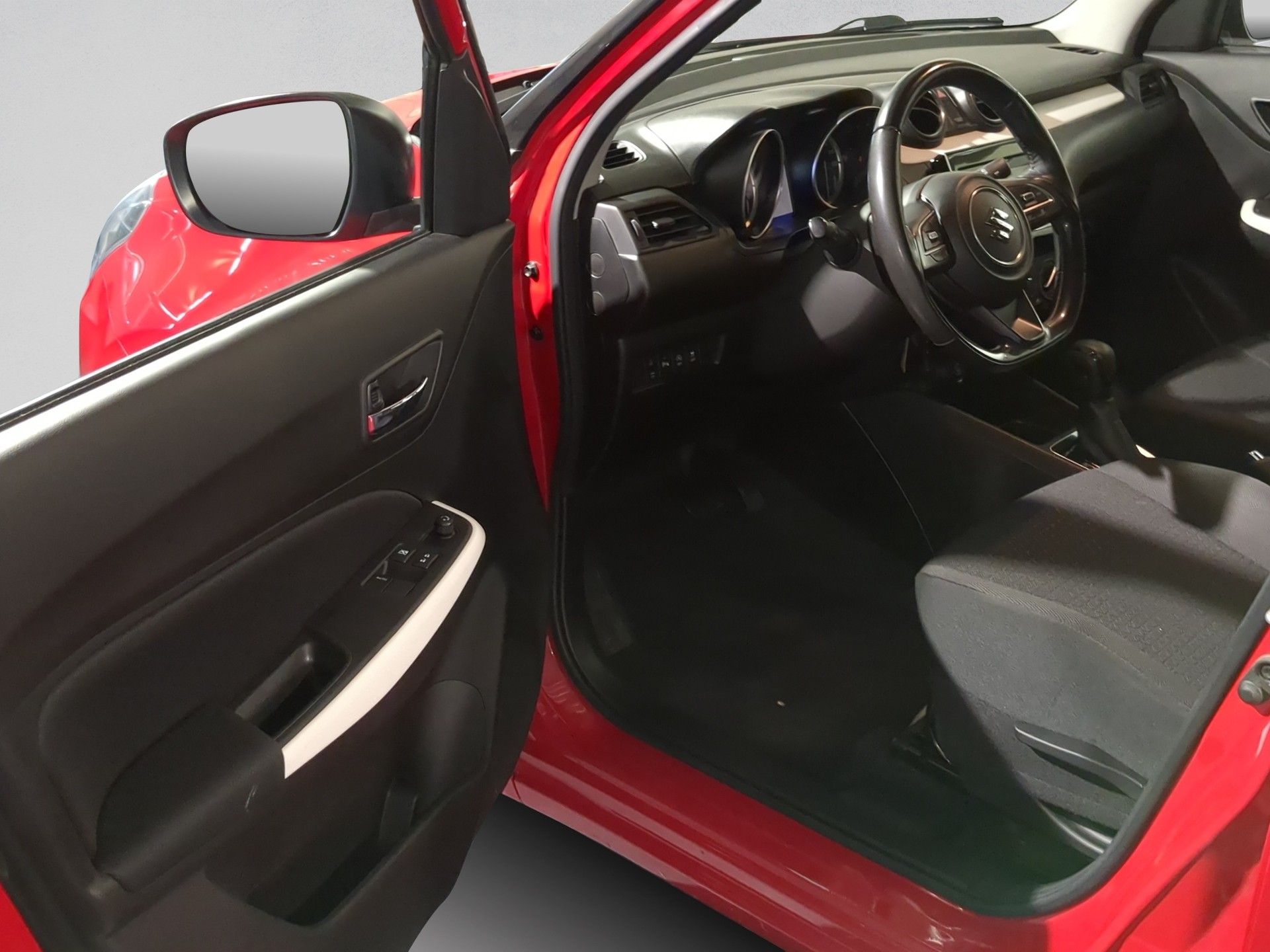 SUZUKI Swift 1.2 Compact + 4x4 Hybrid-image-17