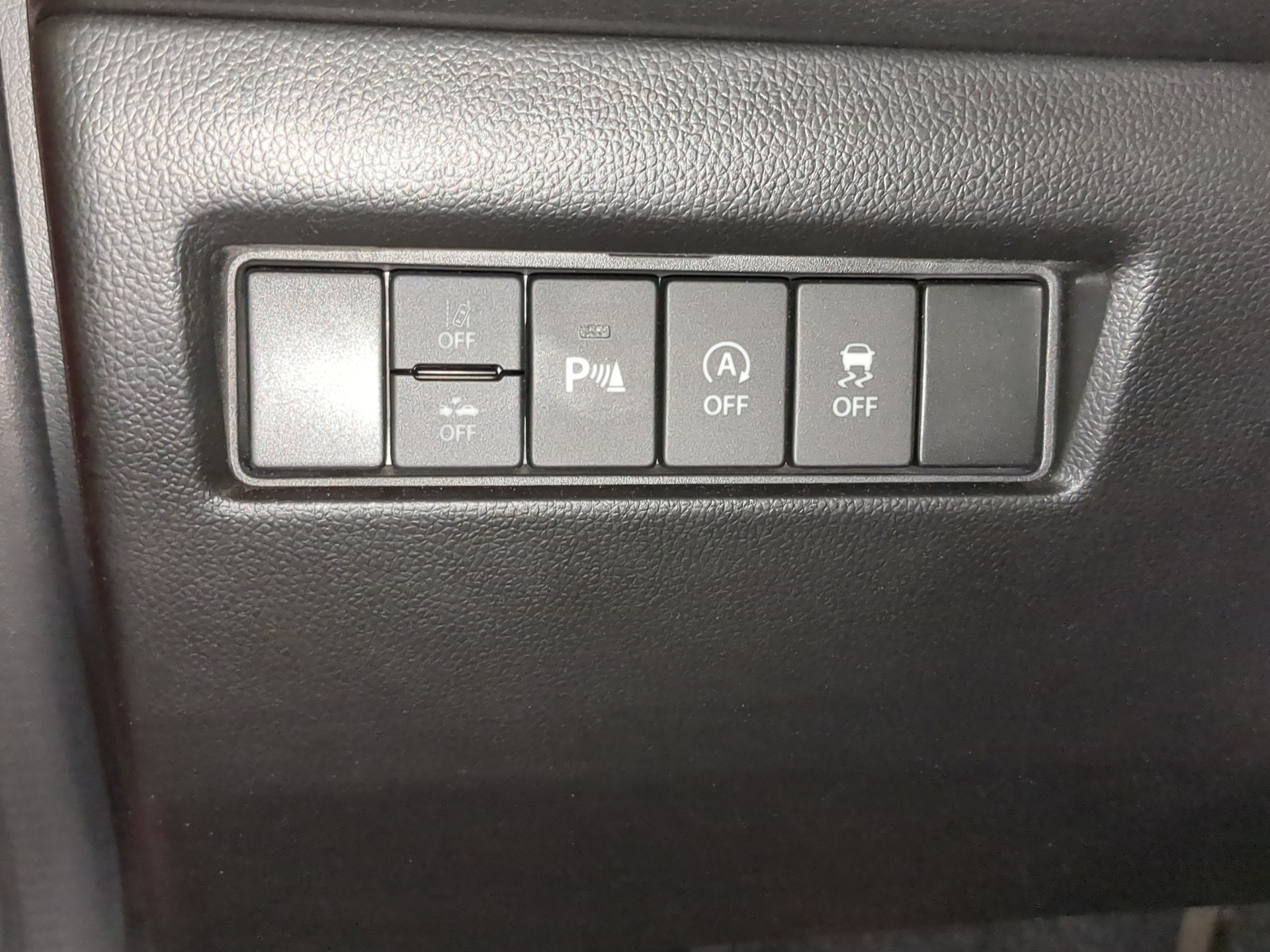 SUZUKI Swift 1.2 Compact + 4x4 Hybrid-image-18