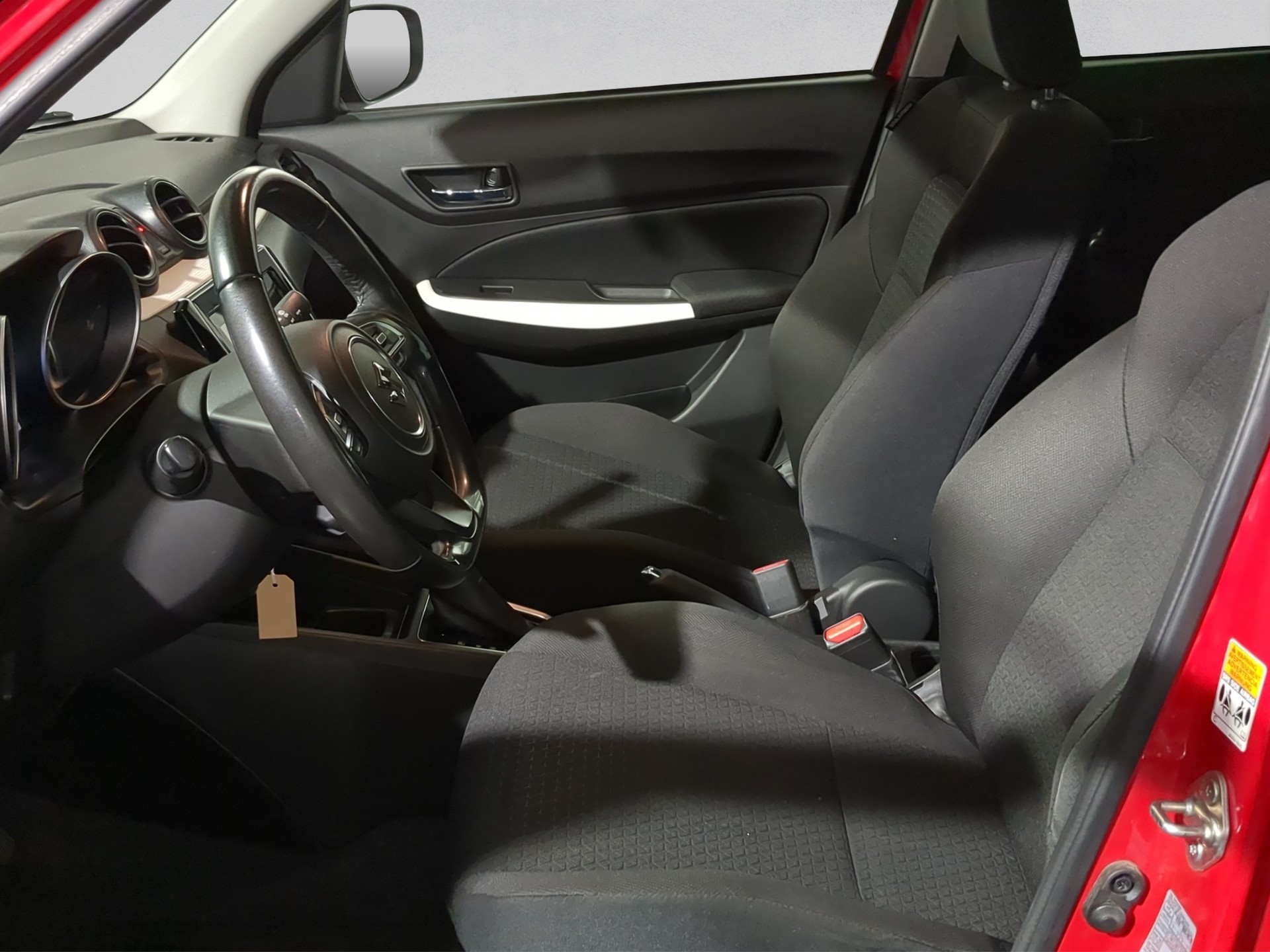 SUZUKI Swift 1.2 Compact + 4x4 Hybrid-image-8