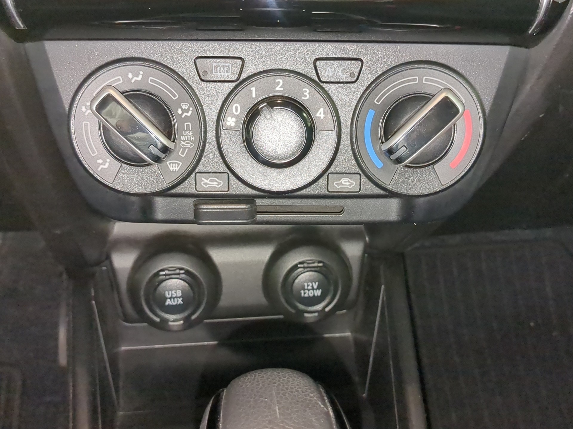 SUZUKI Swift 1.2 Compact + 4x4 Hybrid-image-20