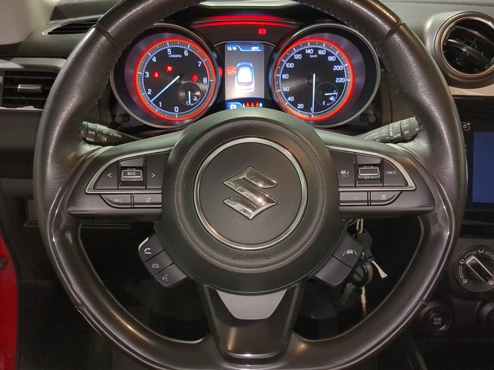 SUZUKI Swift 1.2 Compact + 4x4 Hybrid-image-9