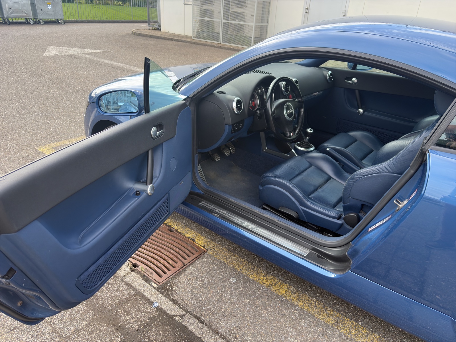 AUDI TT Coupé 1.8 T quattro-image-4