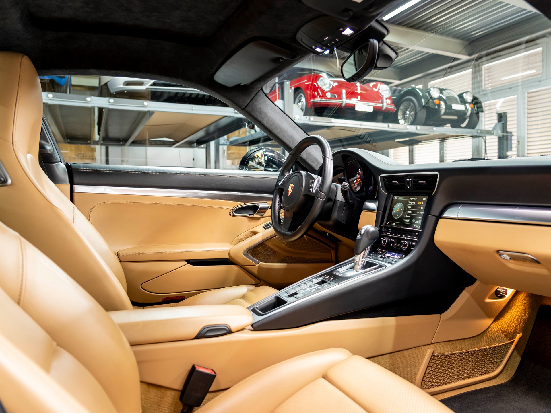 PORSCHE 911 Carrera 4-image-22