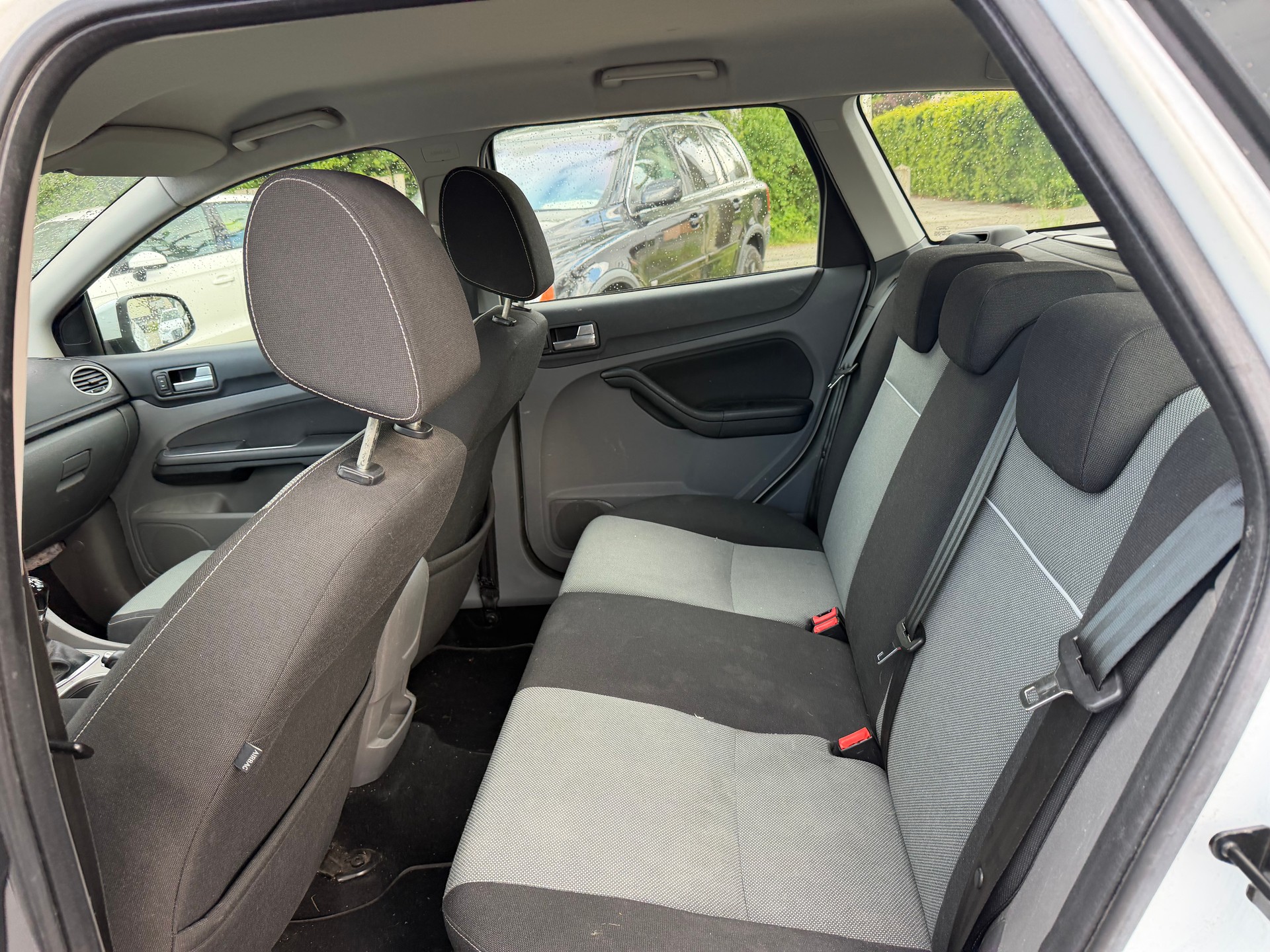 FORD Focus 1.6i Ambiente-image-9