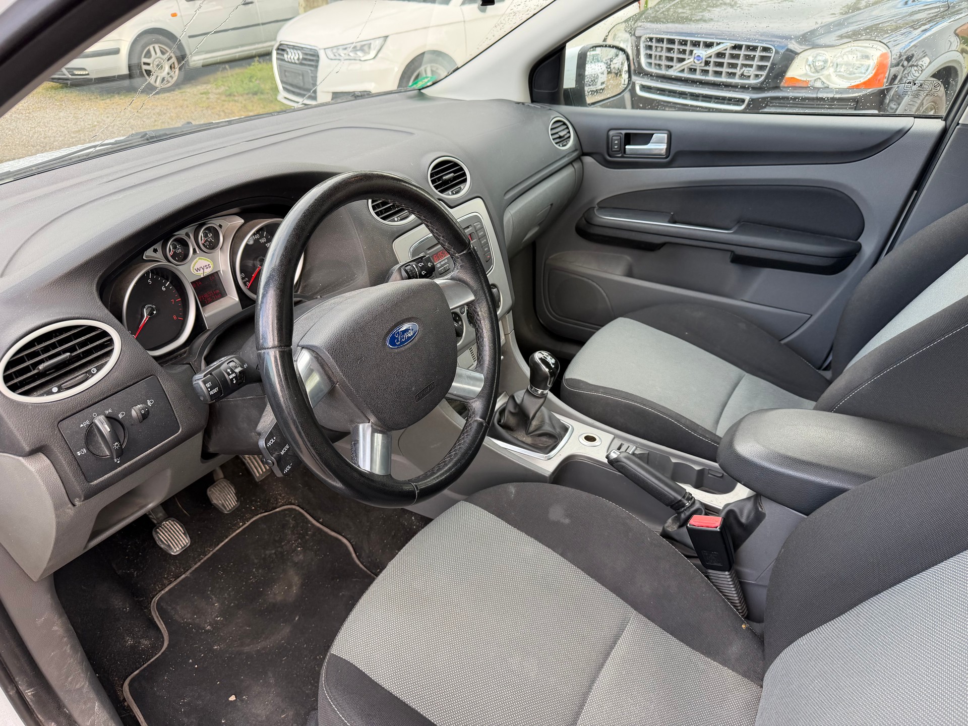 FORD Focus 1.6i Ambiente-image-7