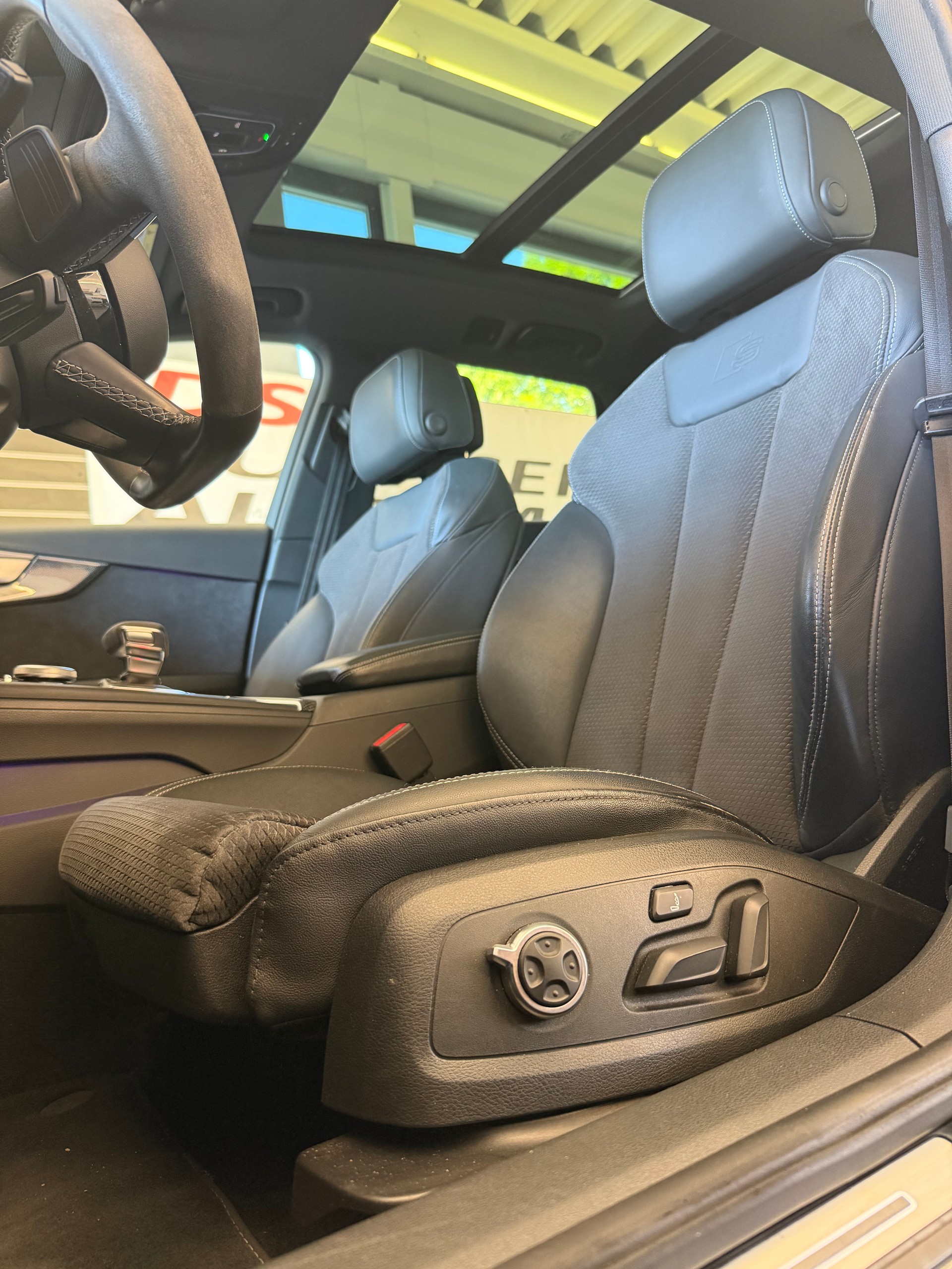 AUDI S4 Avant 3.0 V6 TFSI quattro S-Tronic-image-6